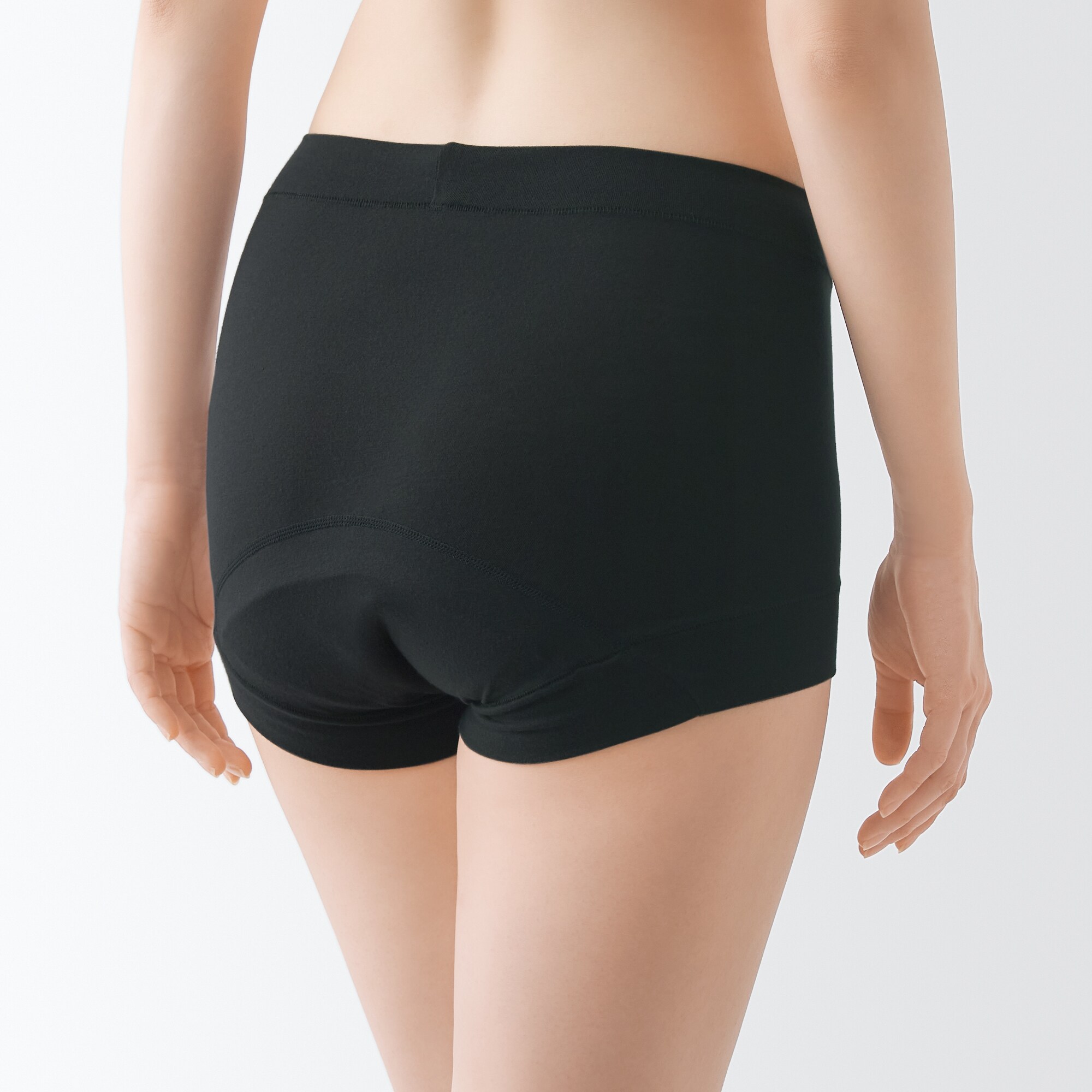 なめらか吸水ショーツ