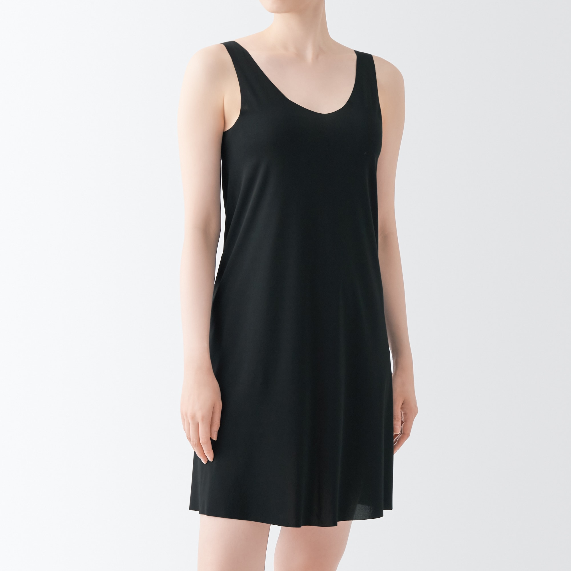 どこにも縫い目がないスリップドレス