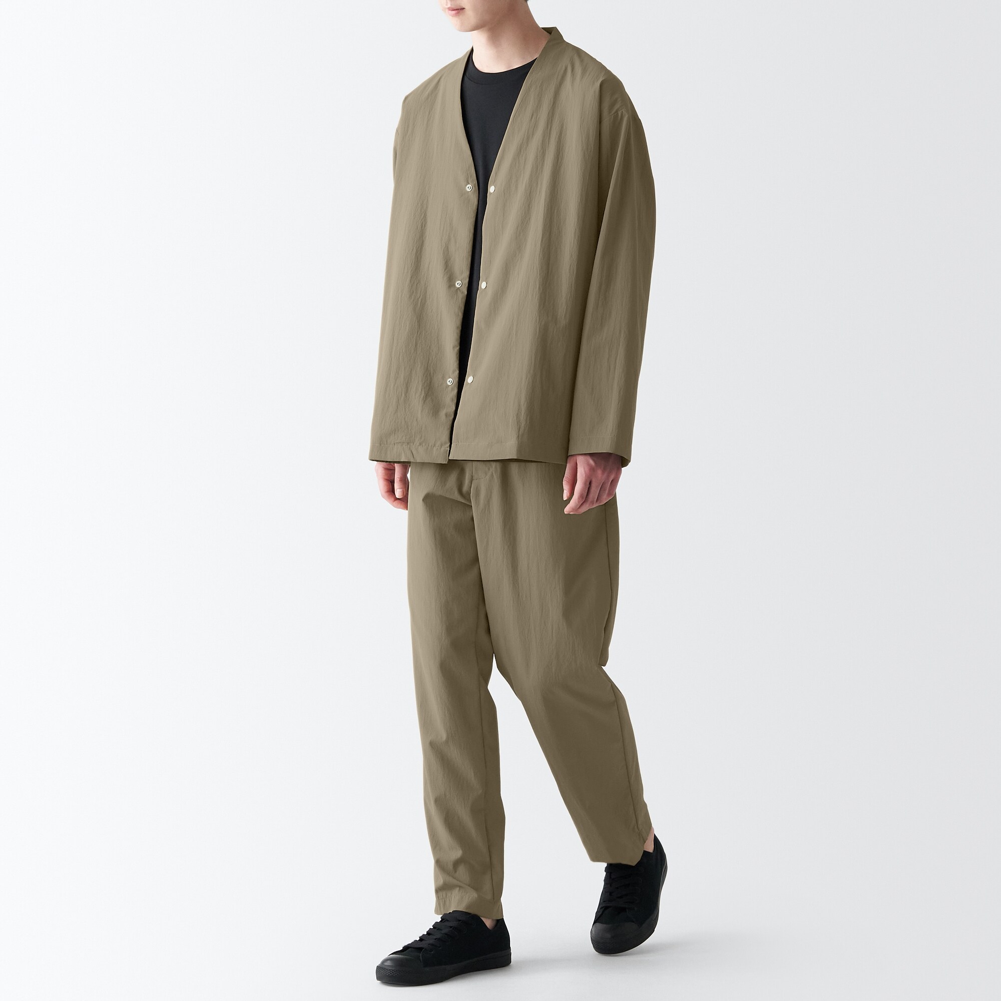 風を通すストレッチパンツ