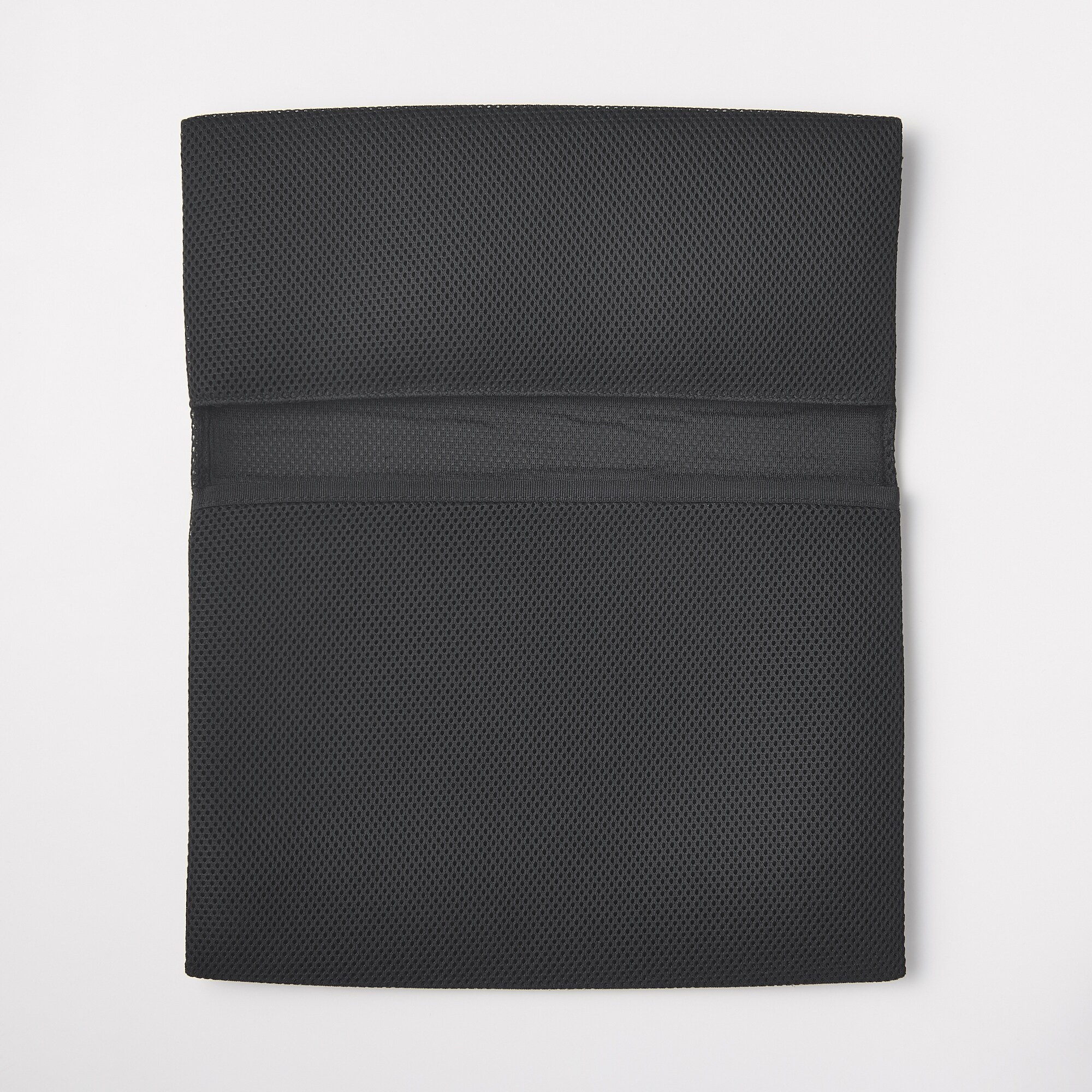 【１３型用】ポリエステルメッシュＰＣカバー　ポケット付　黒