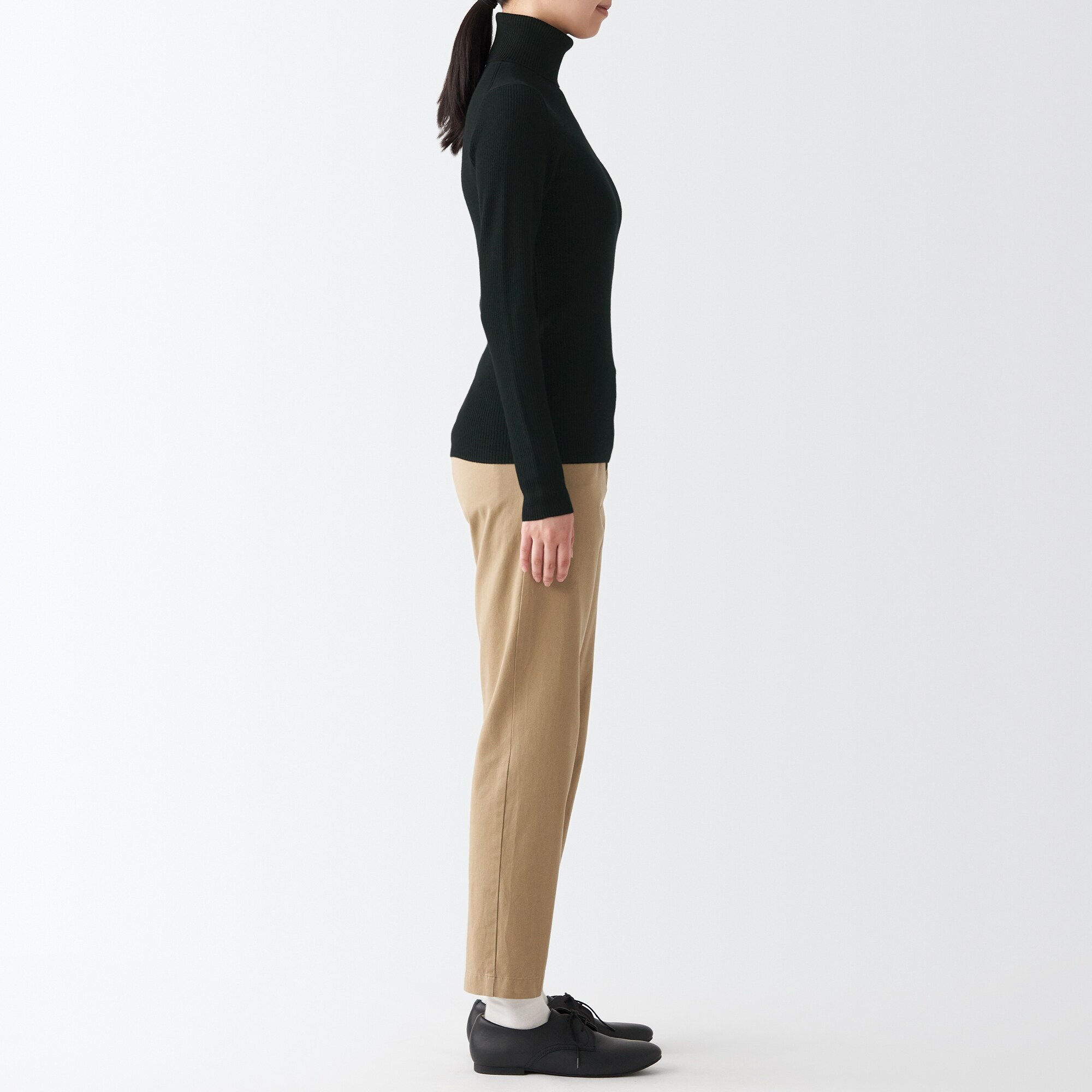 首のチクチクを抑えたリブタートルネック洗えるセーター