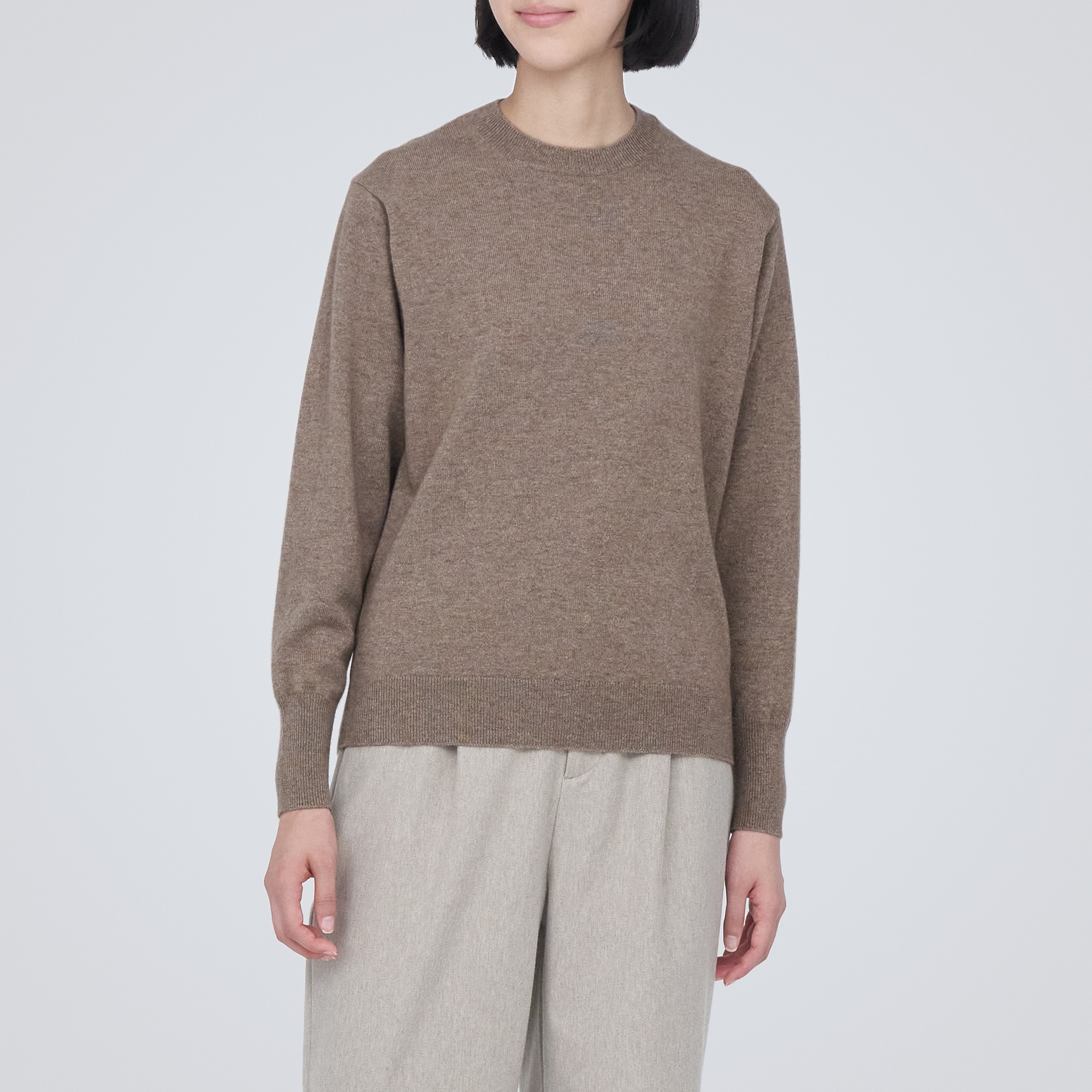 自然のまんまの色　カシミヤ　クルーネックセーター（数量限定）