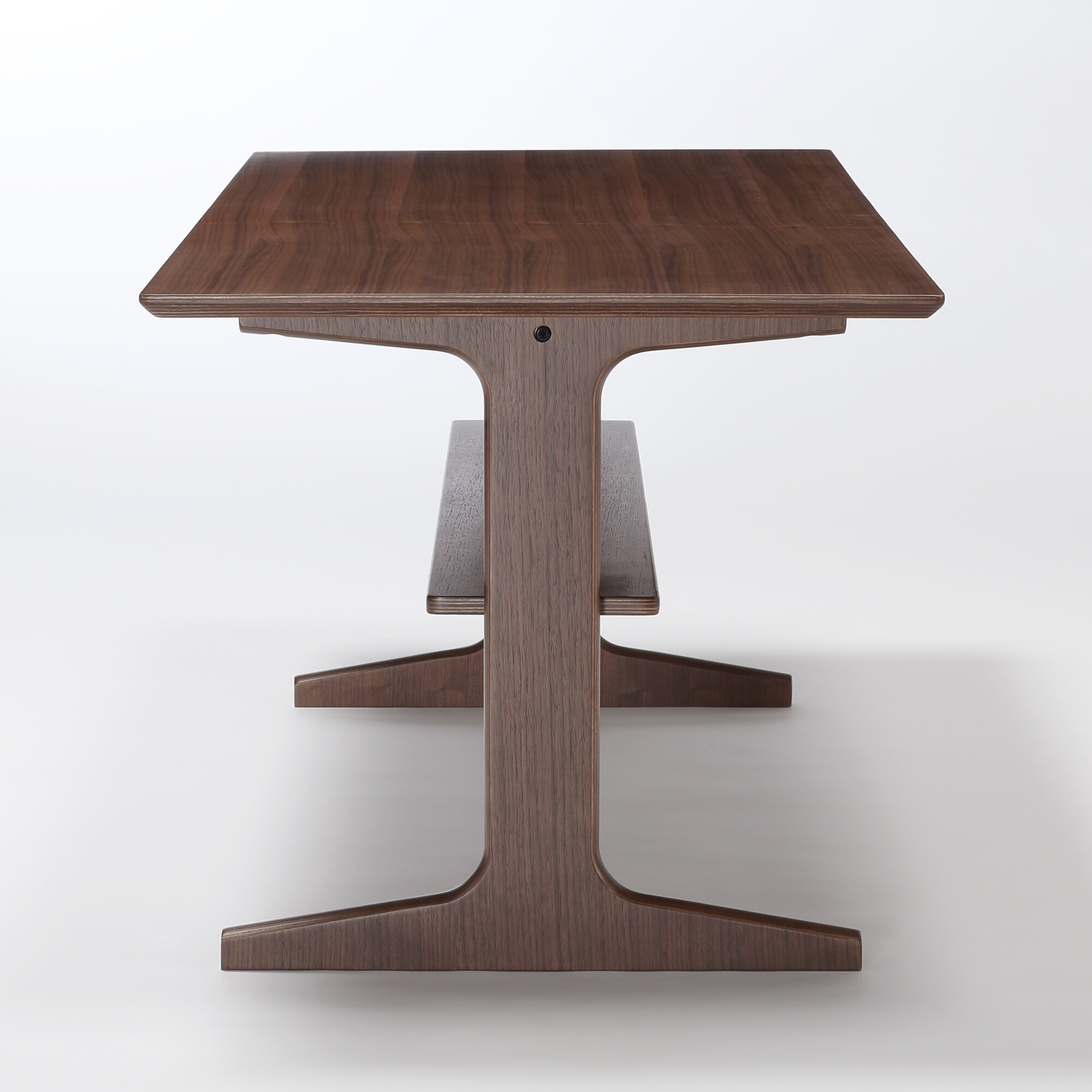 リビングでもダイニングでもつかえるテーブル・１・ウォールナット材