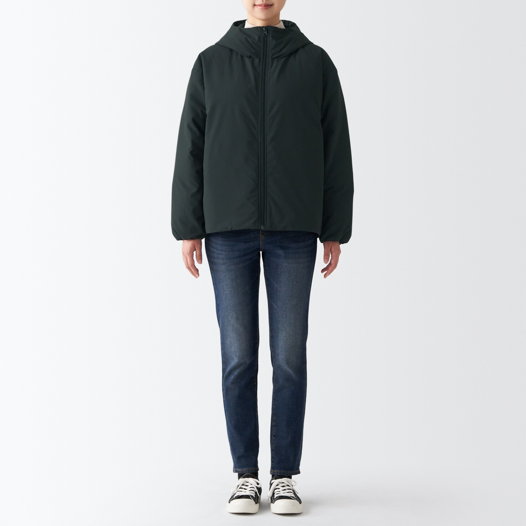 再生ポリエステル水を弾くダウンジャケット