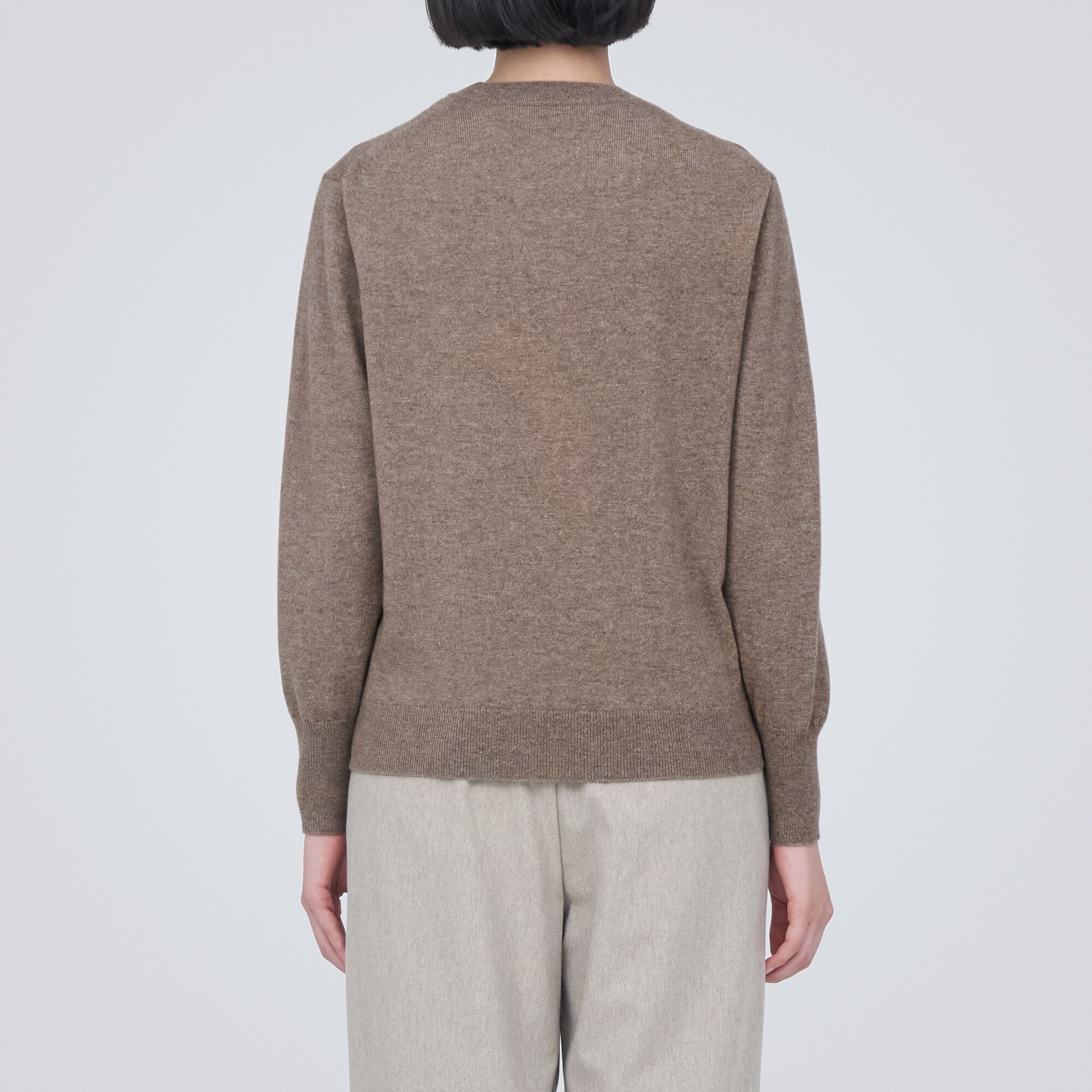 自然のまんまの色　カシミヤ　クルーネックセーター（数量限定）