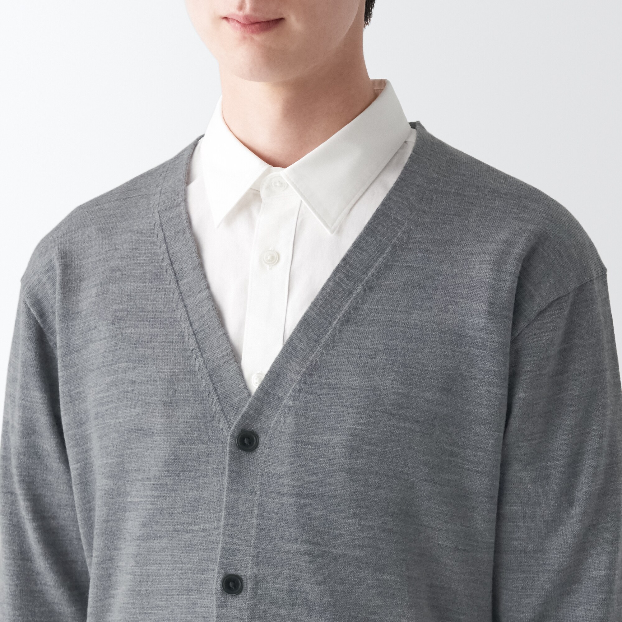 洗えるウールハイゲージＶネックカーディガン