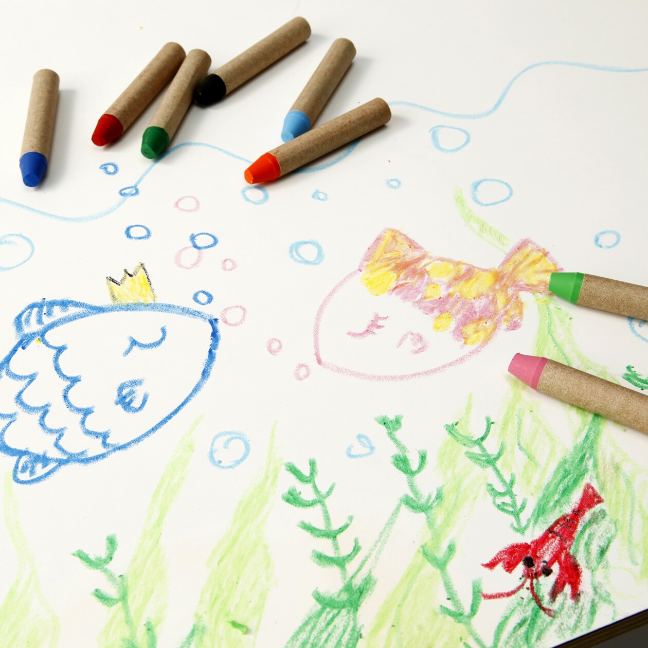 ぬれタオルで簡単におとせるクレヨン　１２色