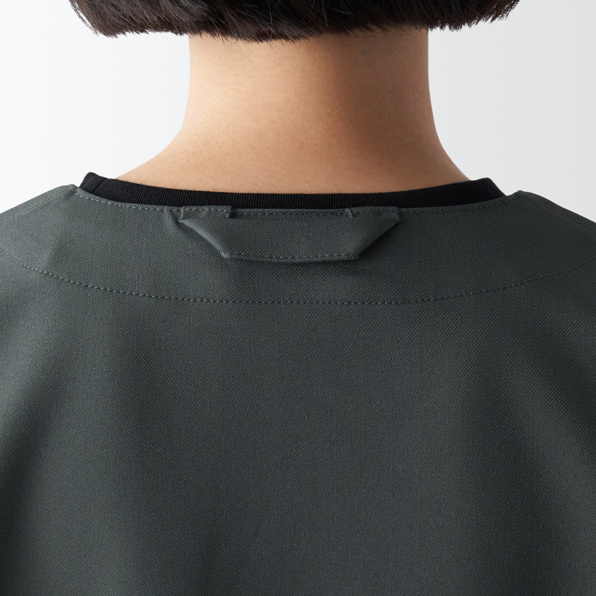 汚れが落ちやすいノーカラージャケット