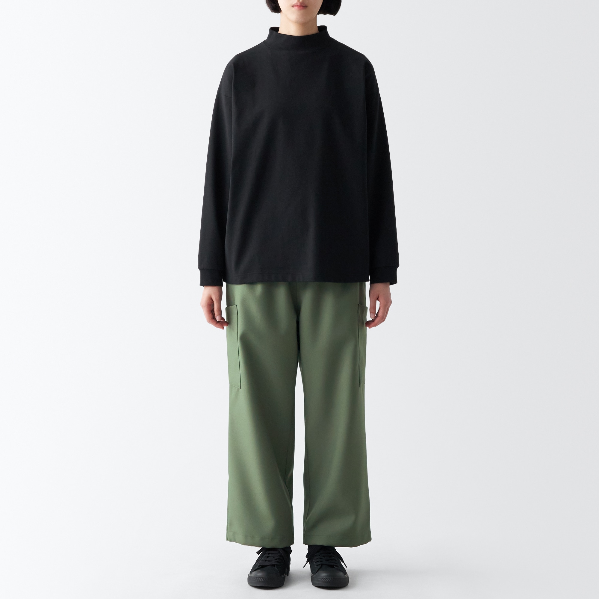 汚れが落ちやすいカーゴパンツ