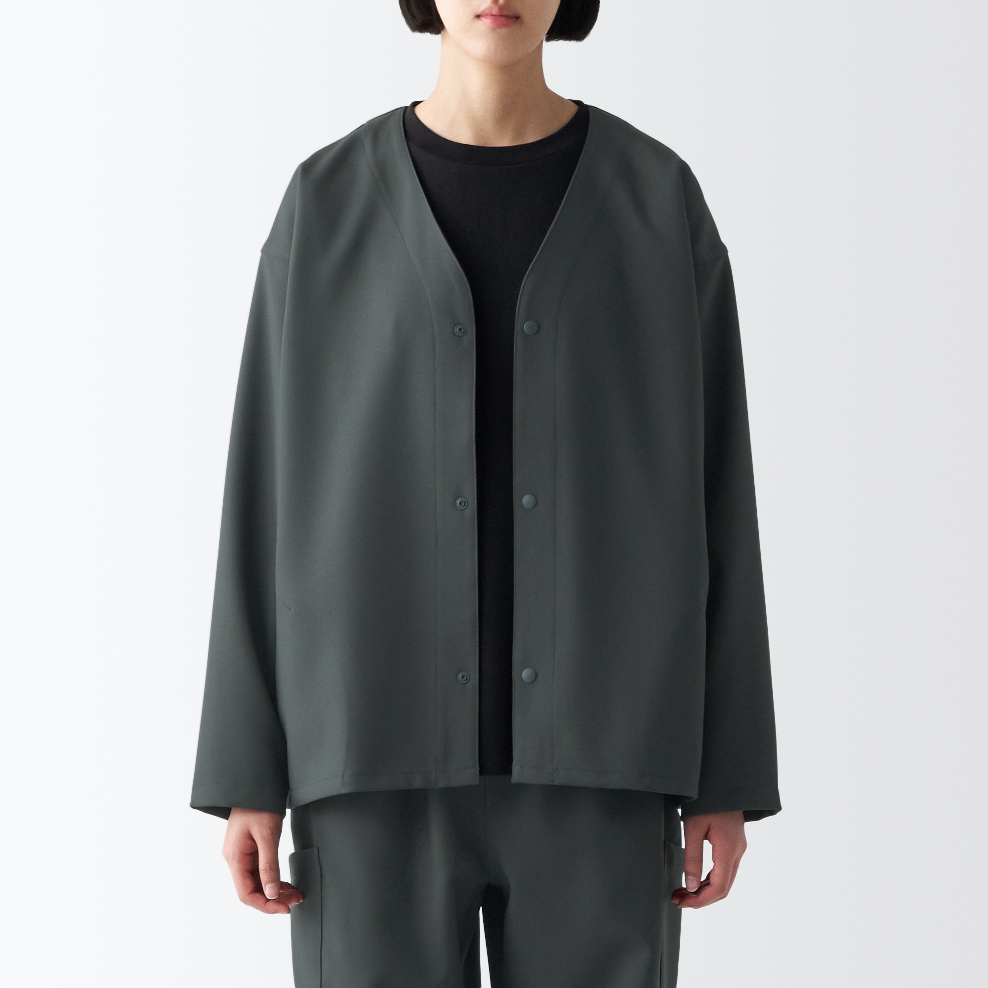 汚れが落ちやすいノーカラージャケット