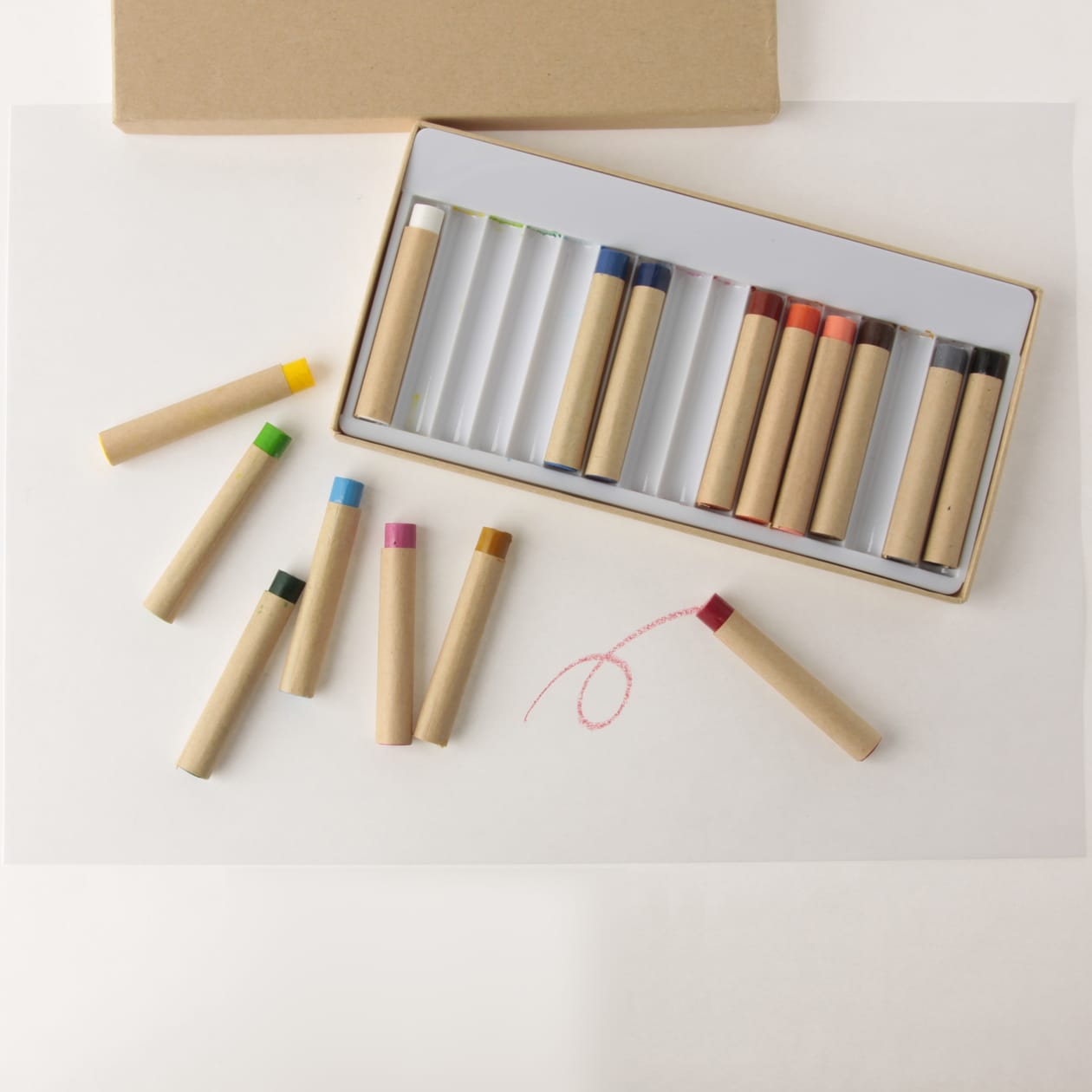 布描きクレヨン　１６色