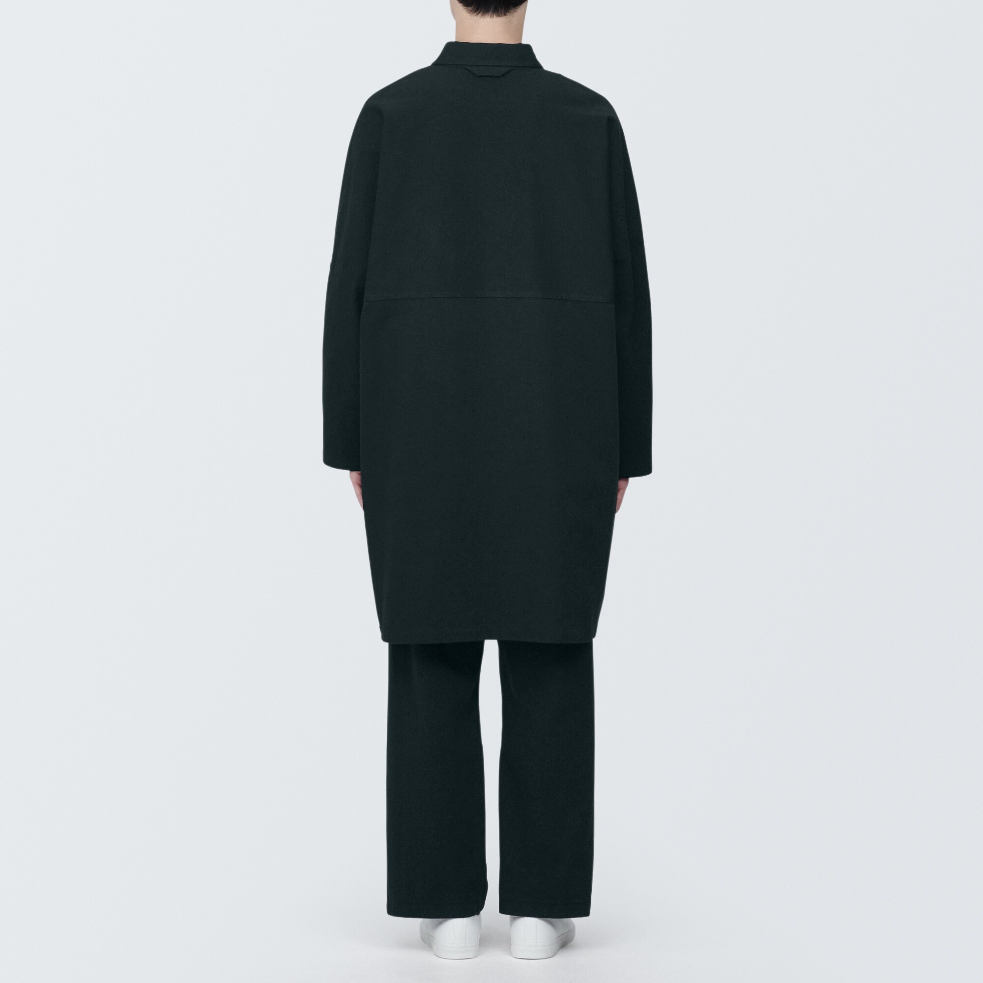 燃えにくい素材を使ったステンカラーコート