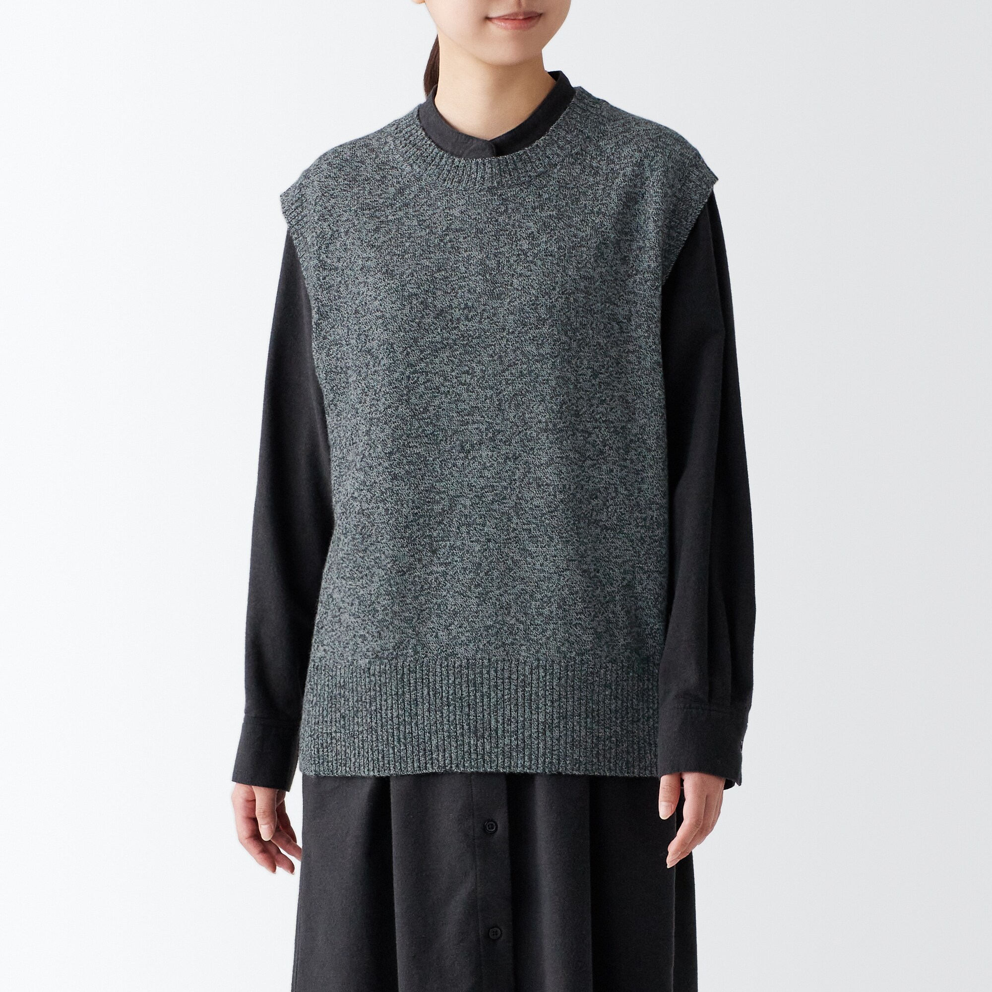 残糸で編んだクルーネックベスト