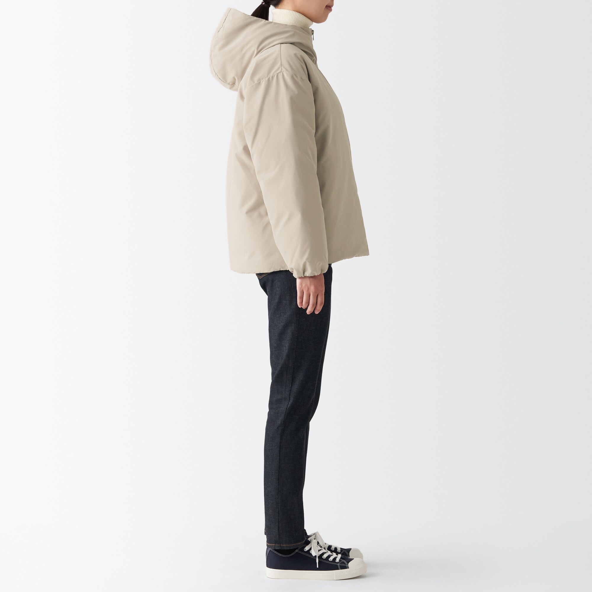 再生ポリエステル水を弾くダウンジャケット