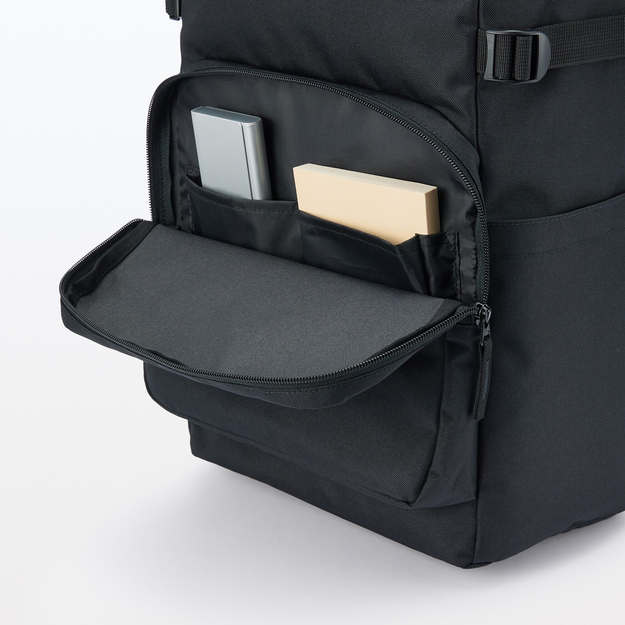 肩の負担を軽くする　撥水上から開くリュックサック