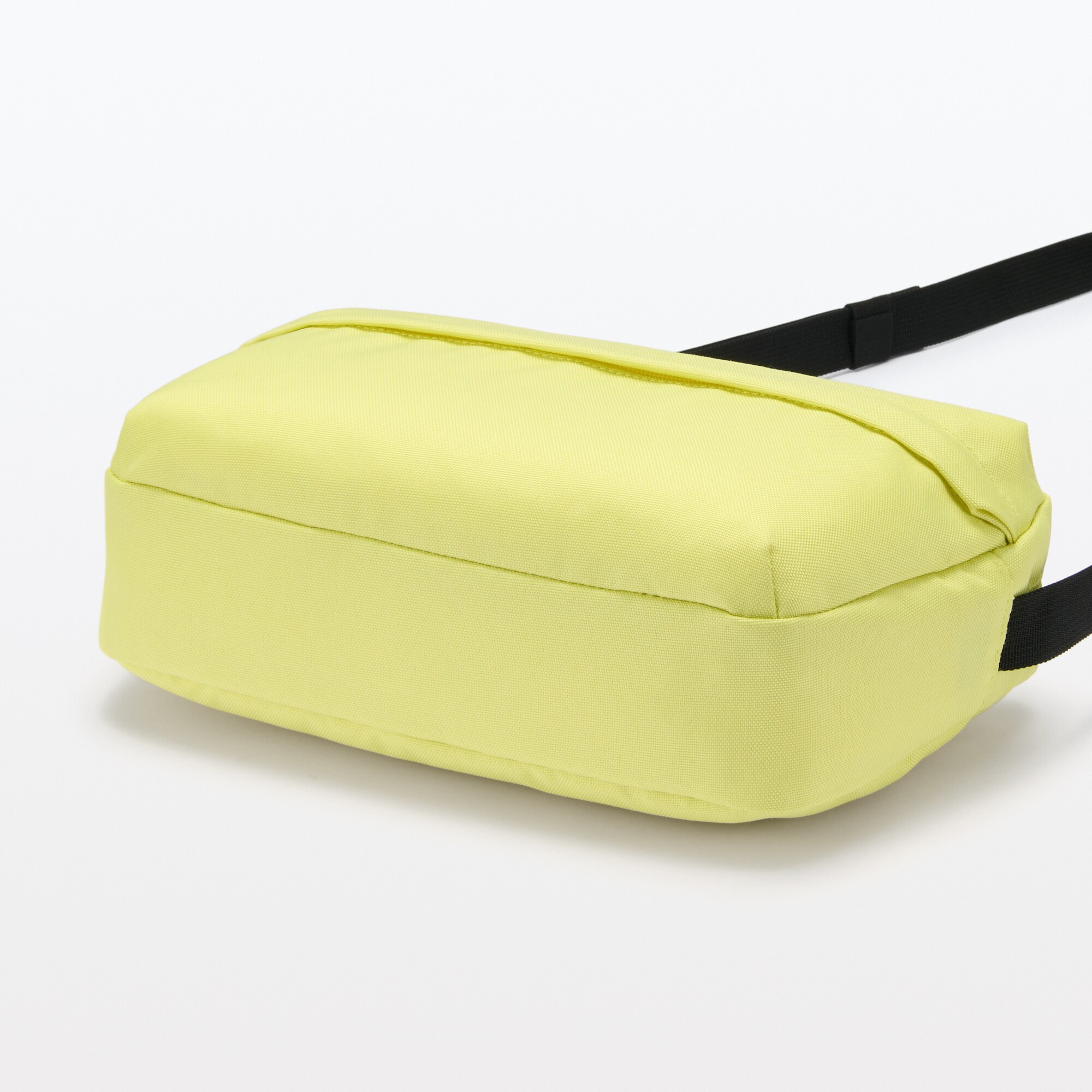 ウエストポーチにもなる　撥水ショルダーバッグ