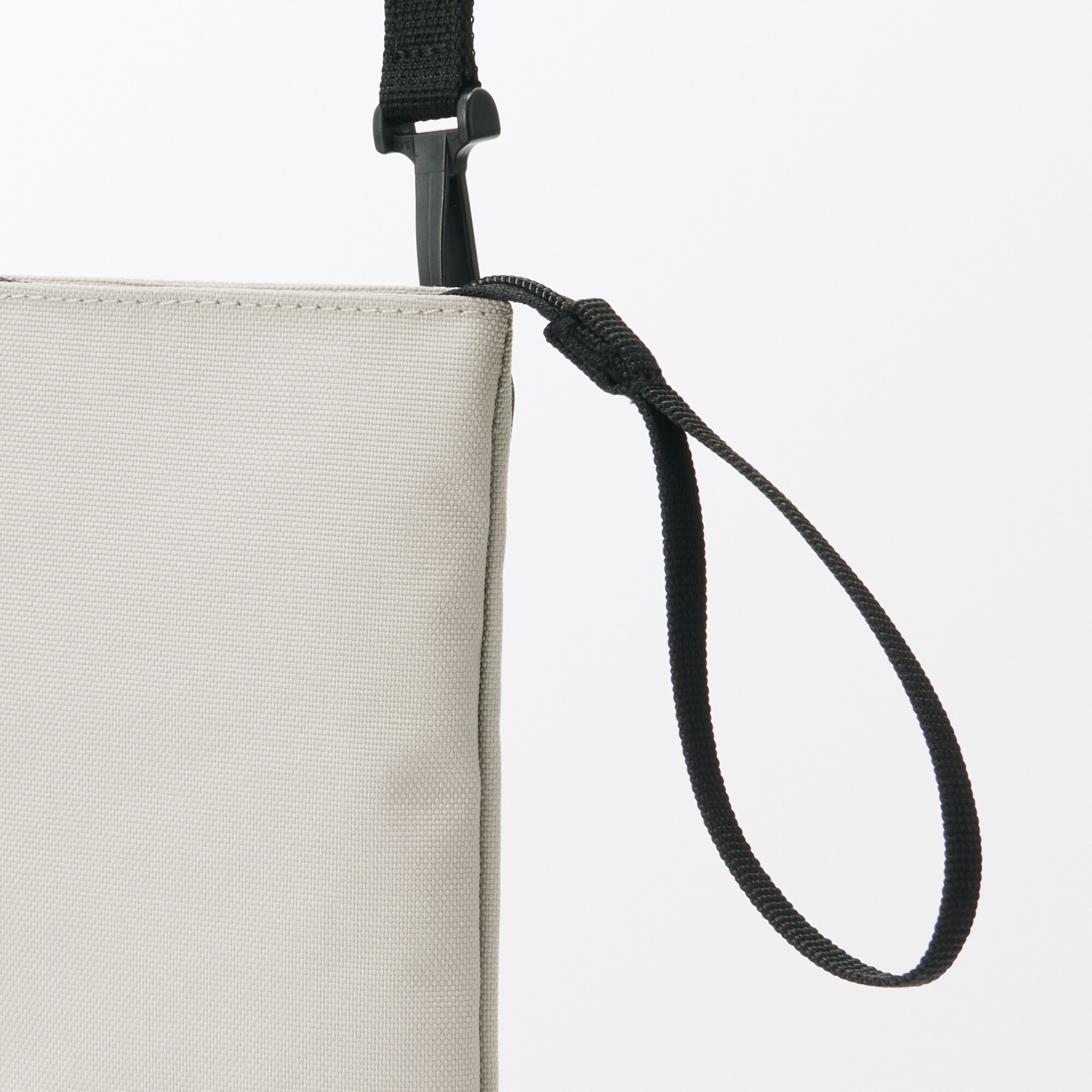 ポーチとしても使える　撥水ミニサコッシュ