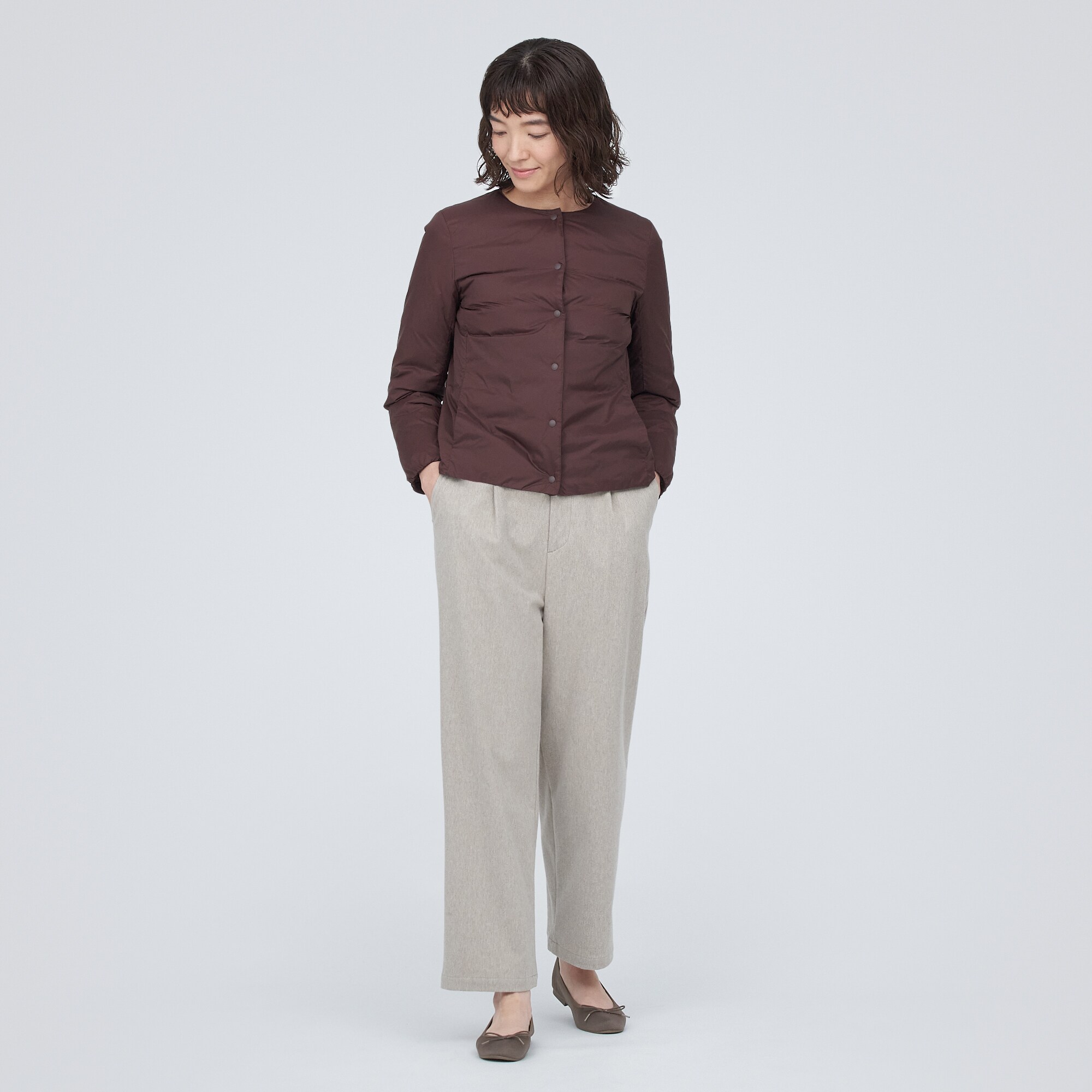 軽量ダウンノーカラージャケット（帯電防止裏地）