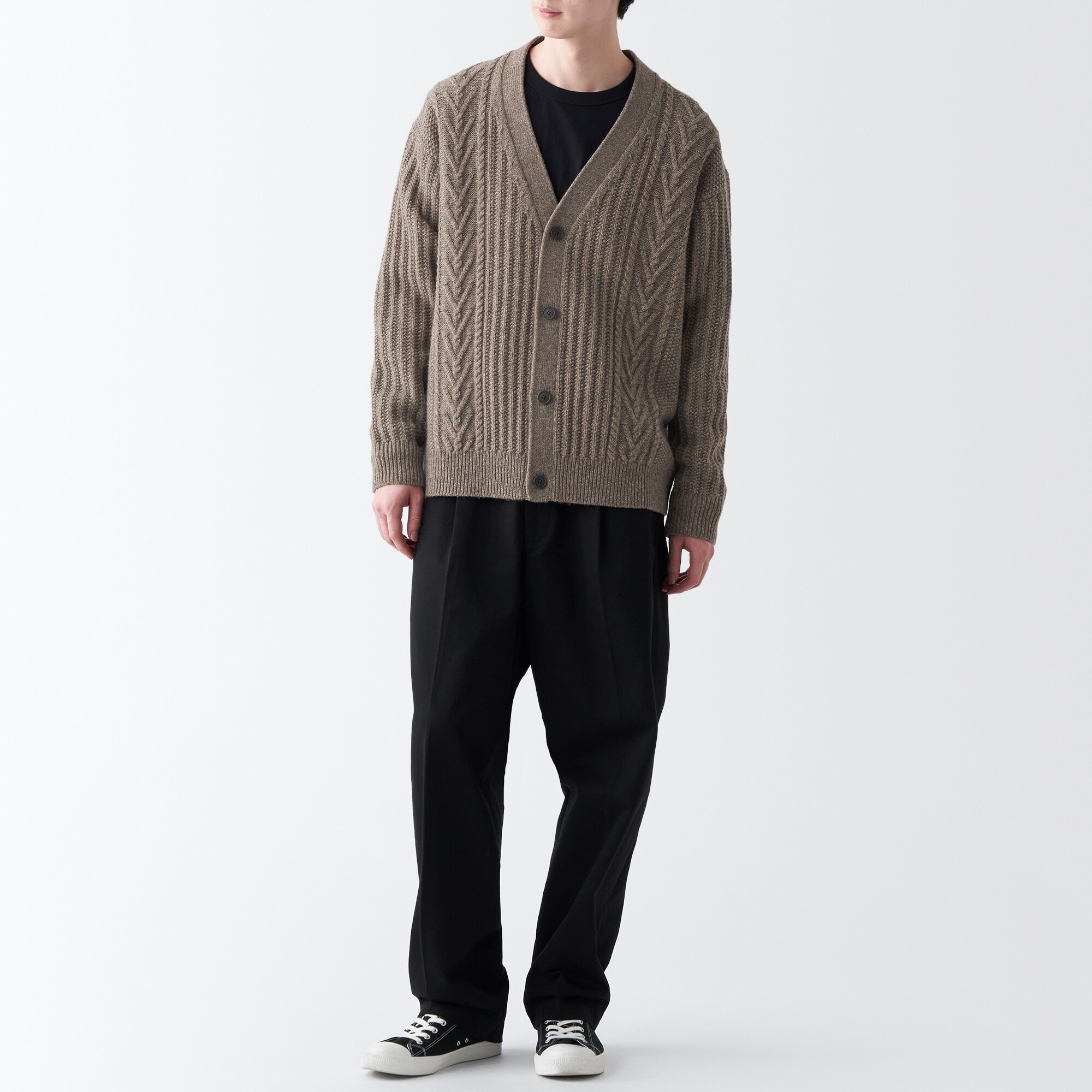 メリノウールケーブル柄Ｖネックカーディガン