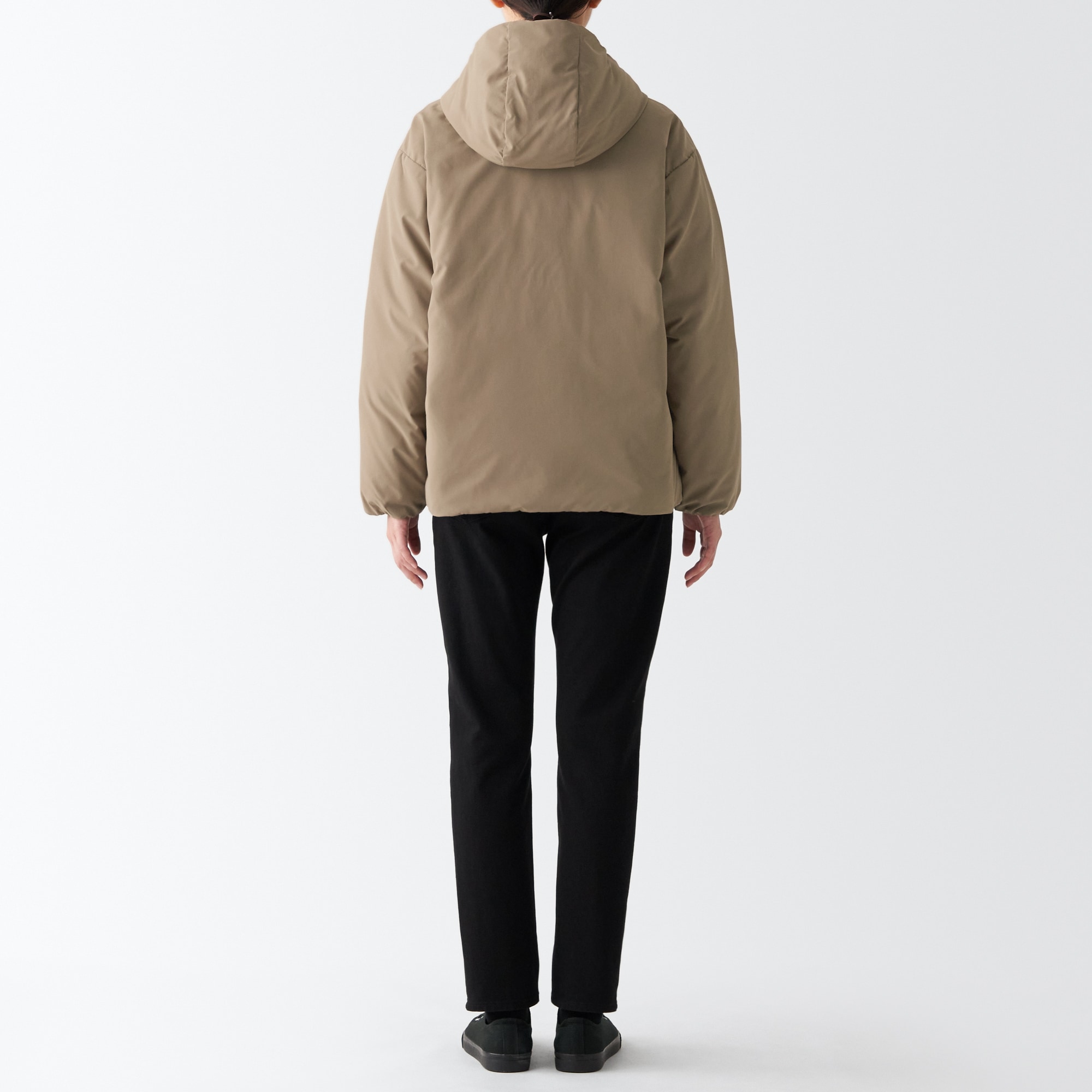 再生ポリエステル水を弾くダウンジャケット