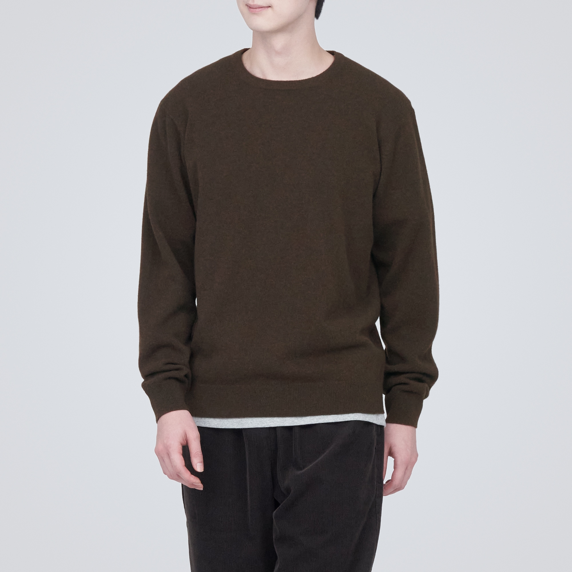 自然のまんまの色ヤククルーネックセーター（数量限定）