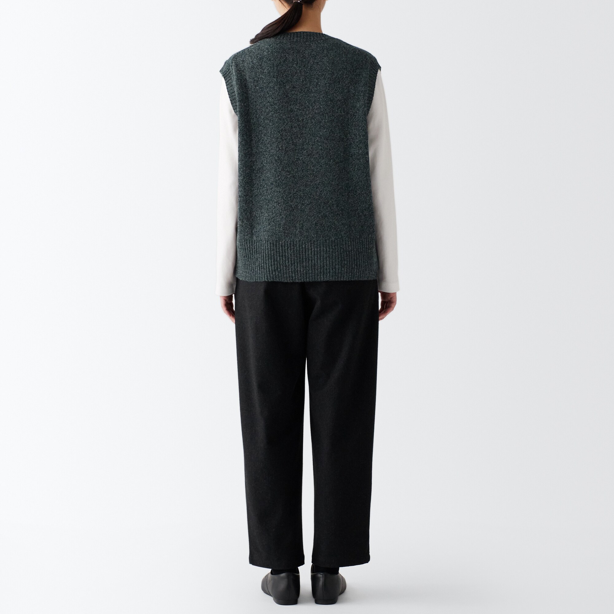 残糸で編んだクルーネックベスト