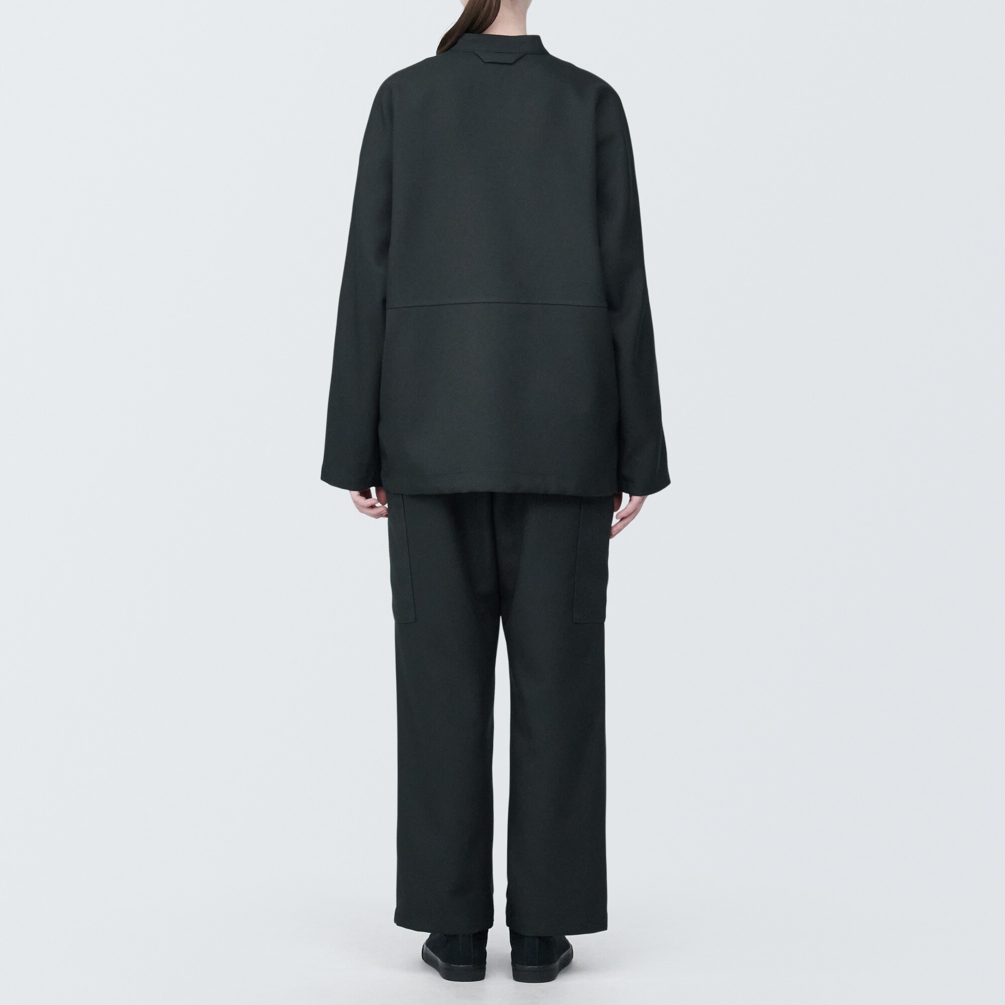 汚れが落ちやすいジップアップブルゾン