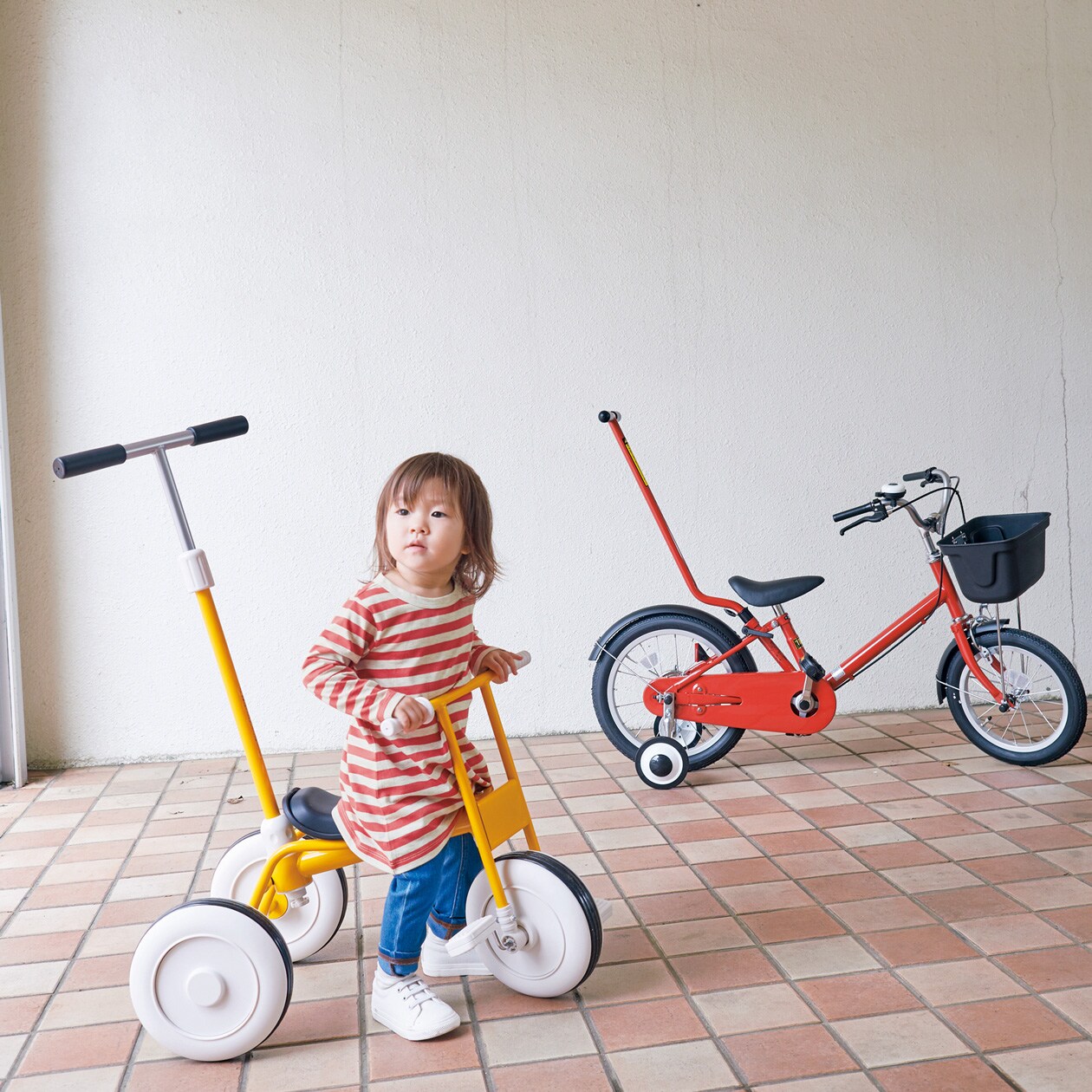 三輪車・舵取り棒付き　アイボリー