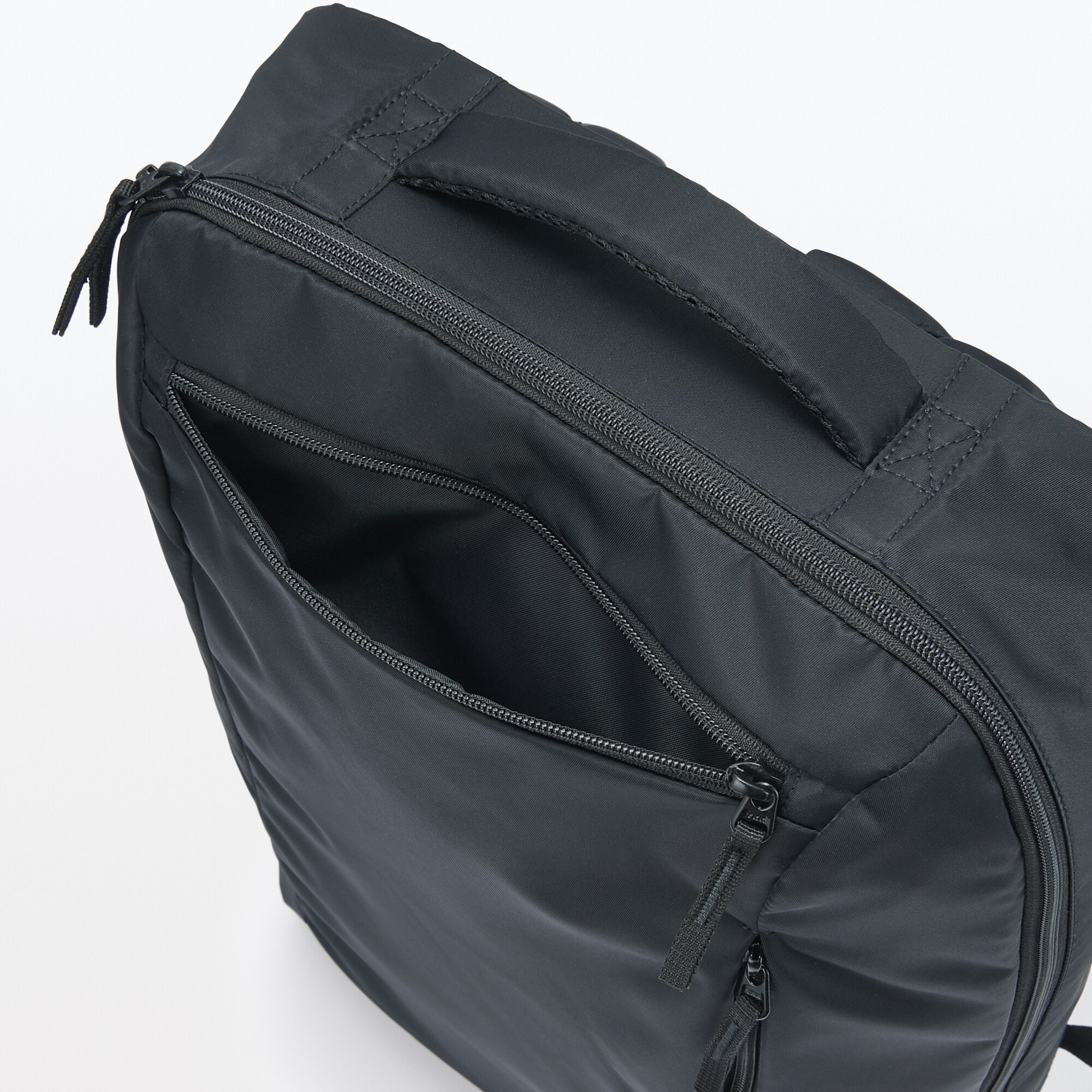 肩の負担を軽くする　撥水ビジネスリュックサック