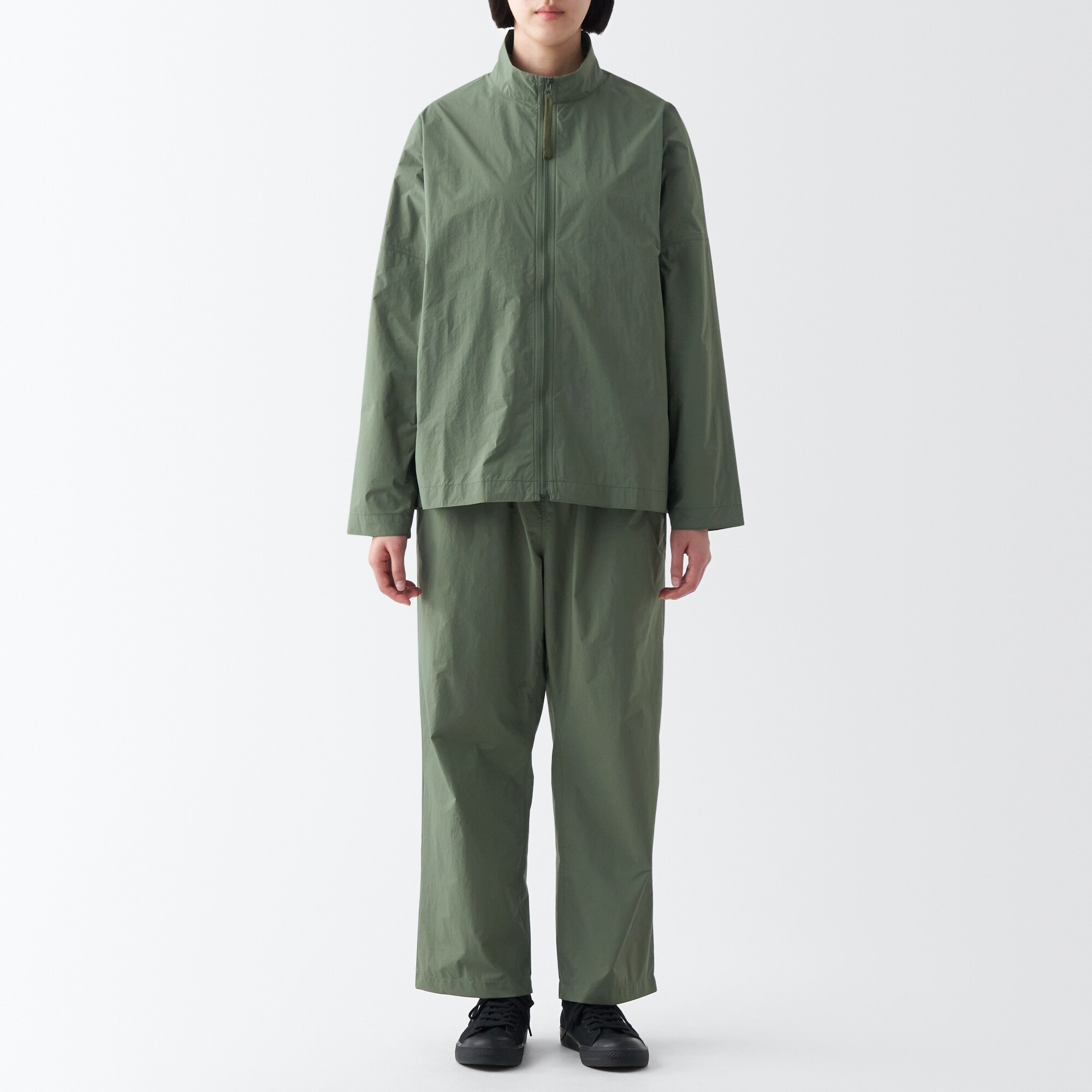 撥水防風パンツ