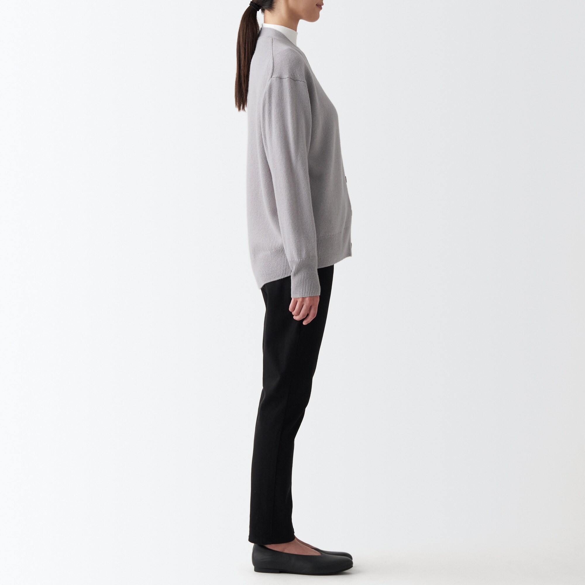 ウールミドルゲージＶネックカーディガン