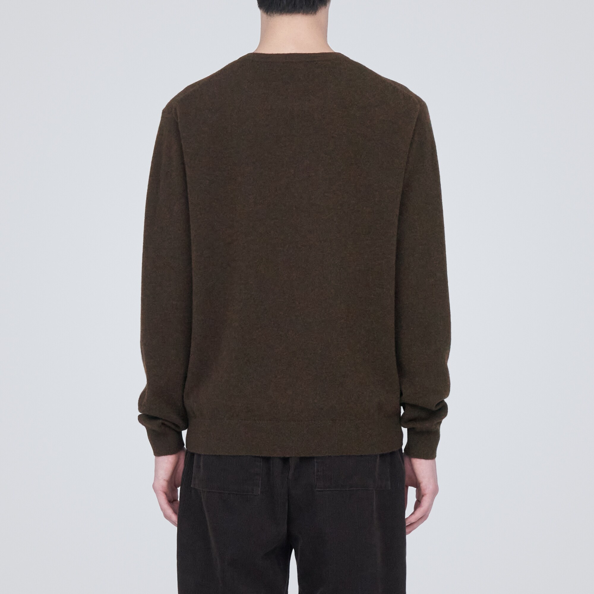 自然のまんまの色ヤククルーネックセーター（数量限定）