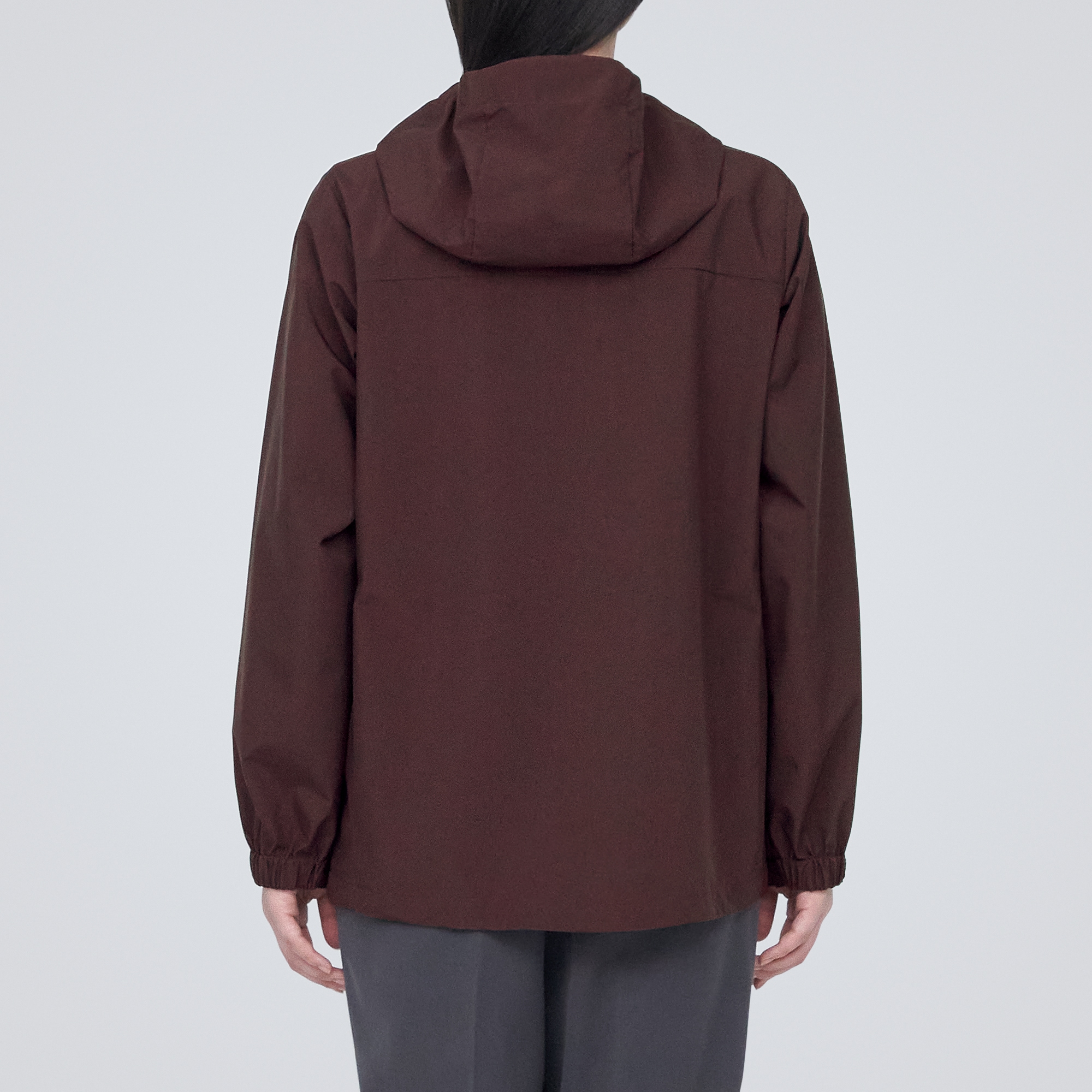 蒸れにくい　撥水フード付きジャケット