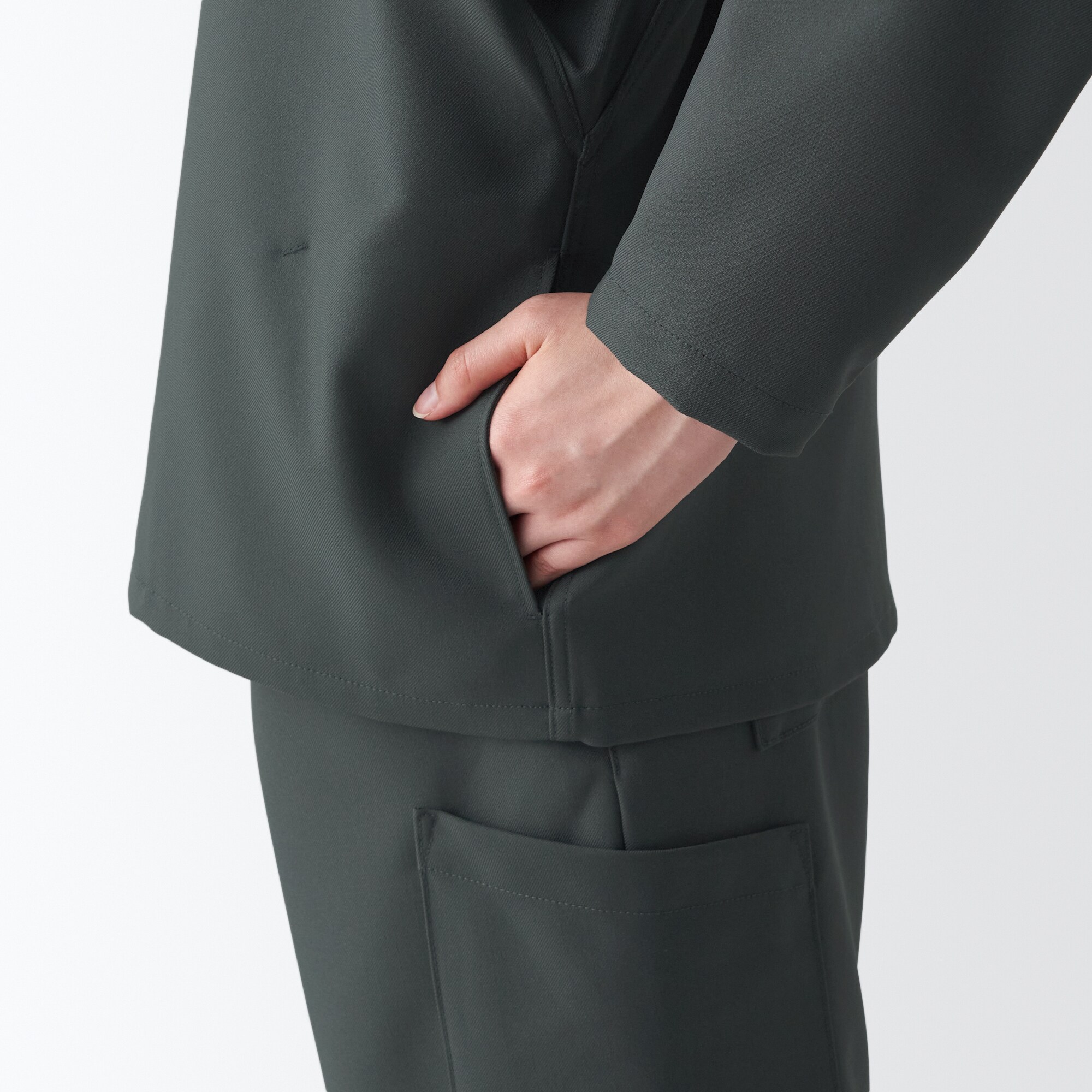 汚れが落ちやすいノーカラージャケット