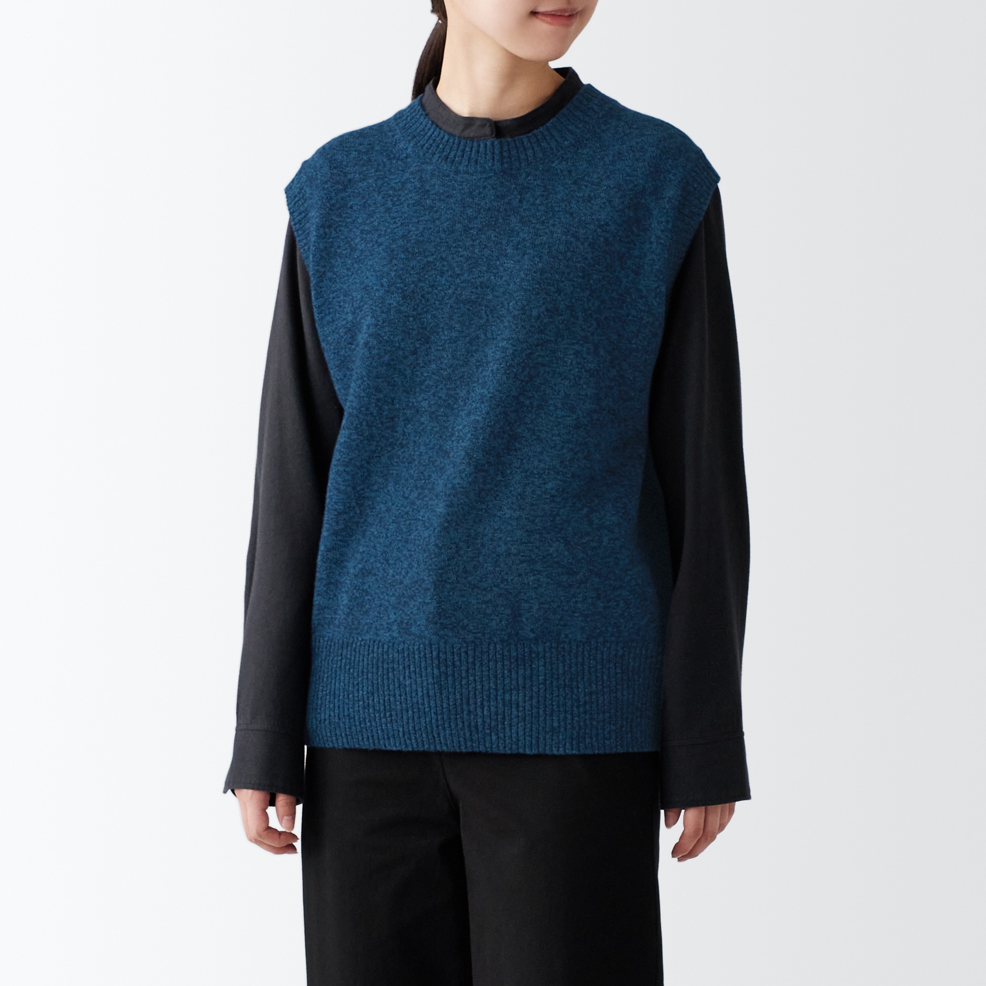 残糸で編んだクルーネックベスト