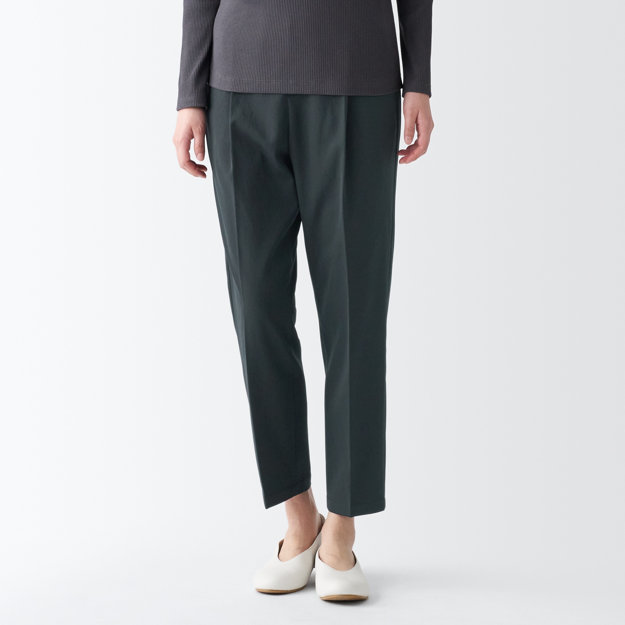 再生ポリエステルテーパードパンツ