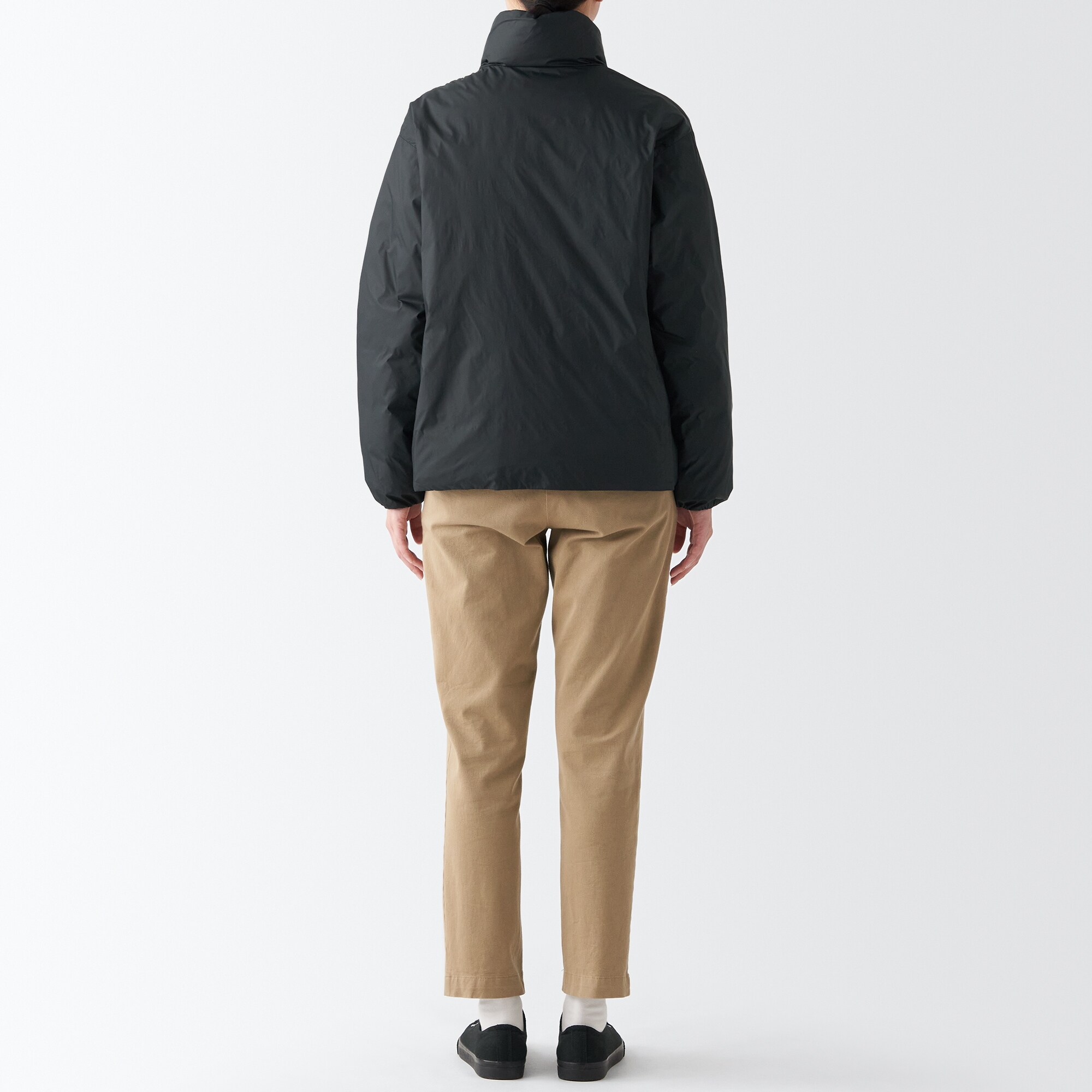 再生ナイロン軽量スタンドカラーダウンジャケット