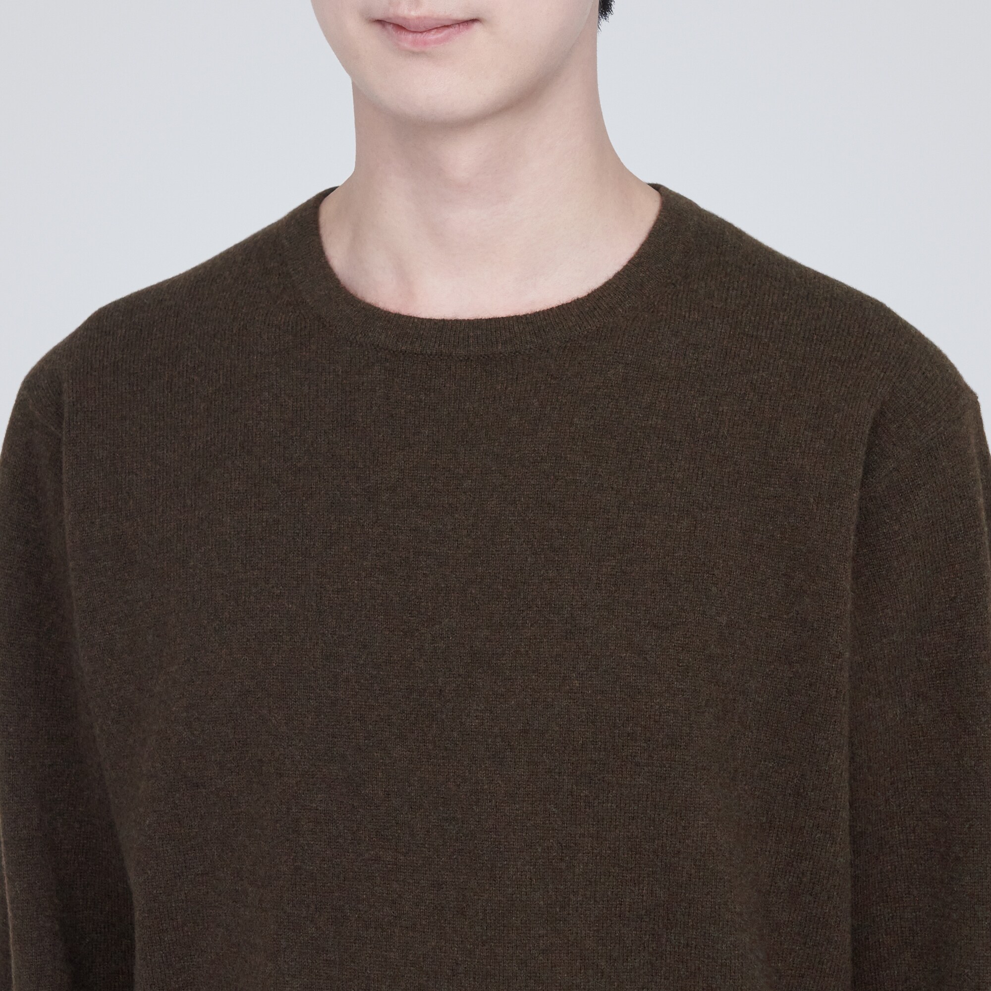 自然のまんまの色ヤククルーネックセーター（数量限定）