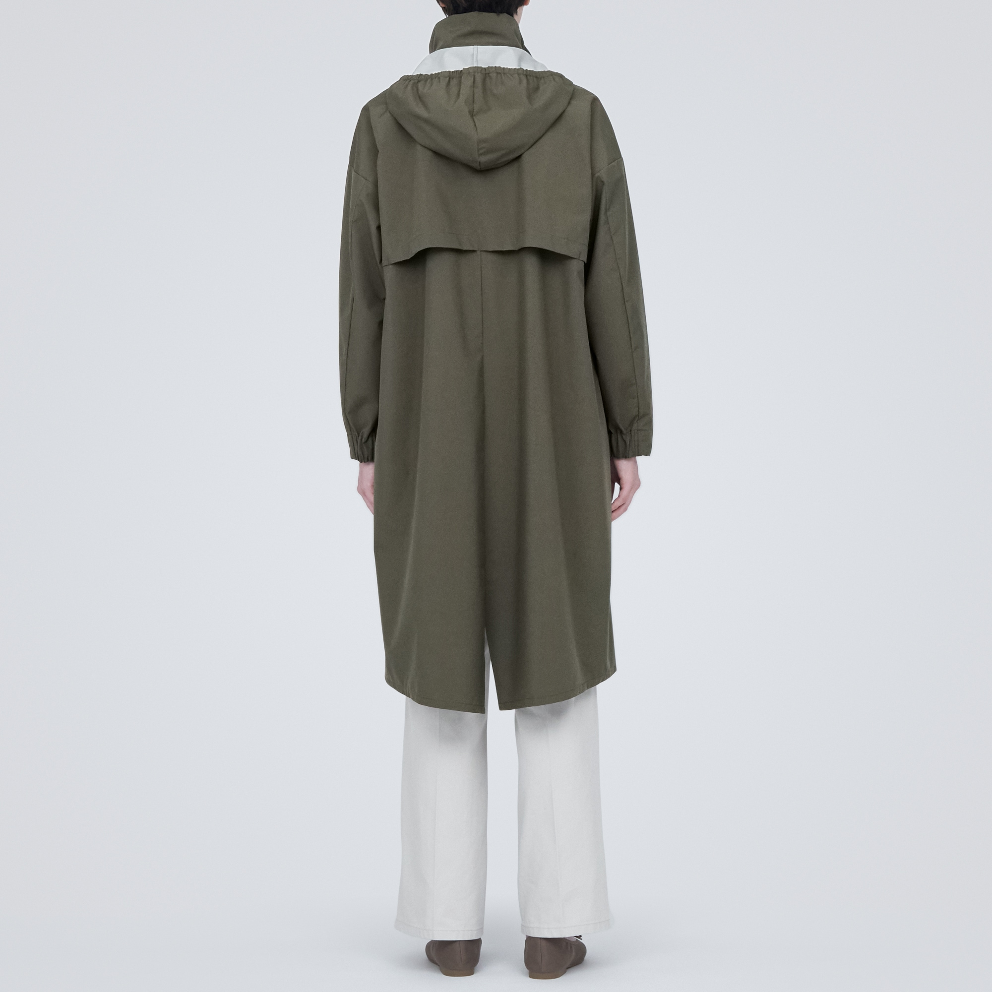 蒸れにくい　撥水フード付きロングコート