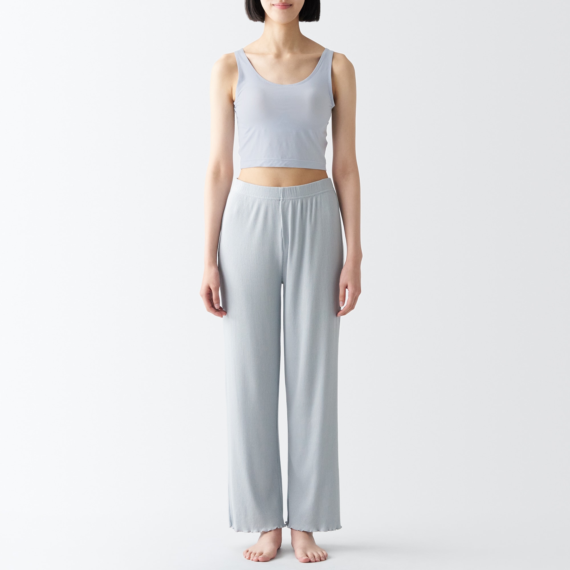 なめらかブラハーフ丈タンクトップ