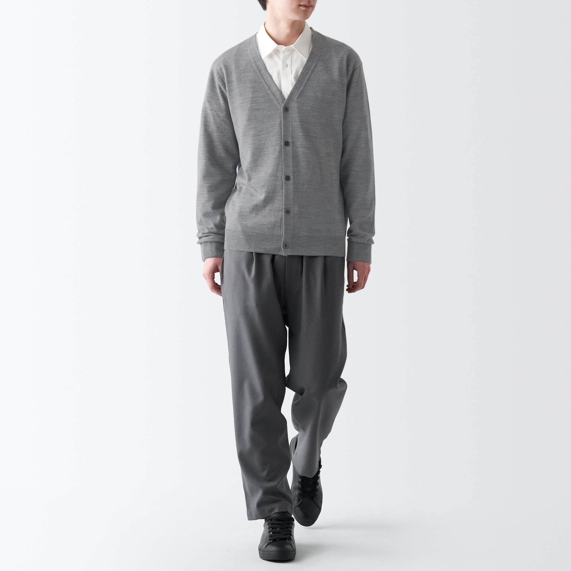 洗えるウールハイゲージＶネックカーディガン