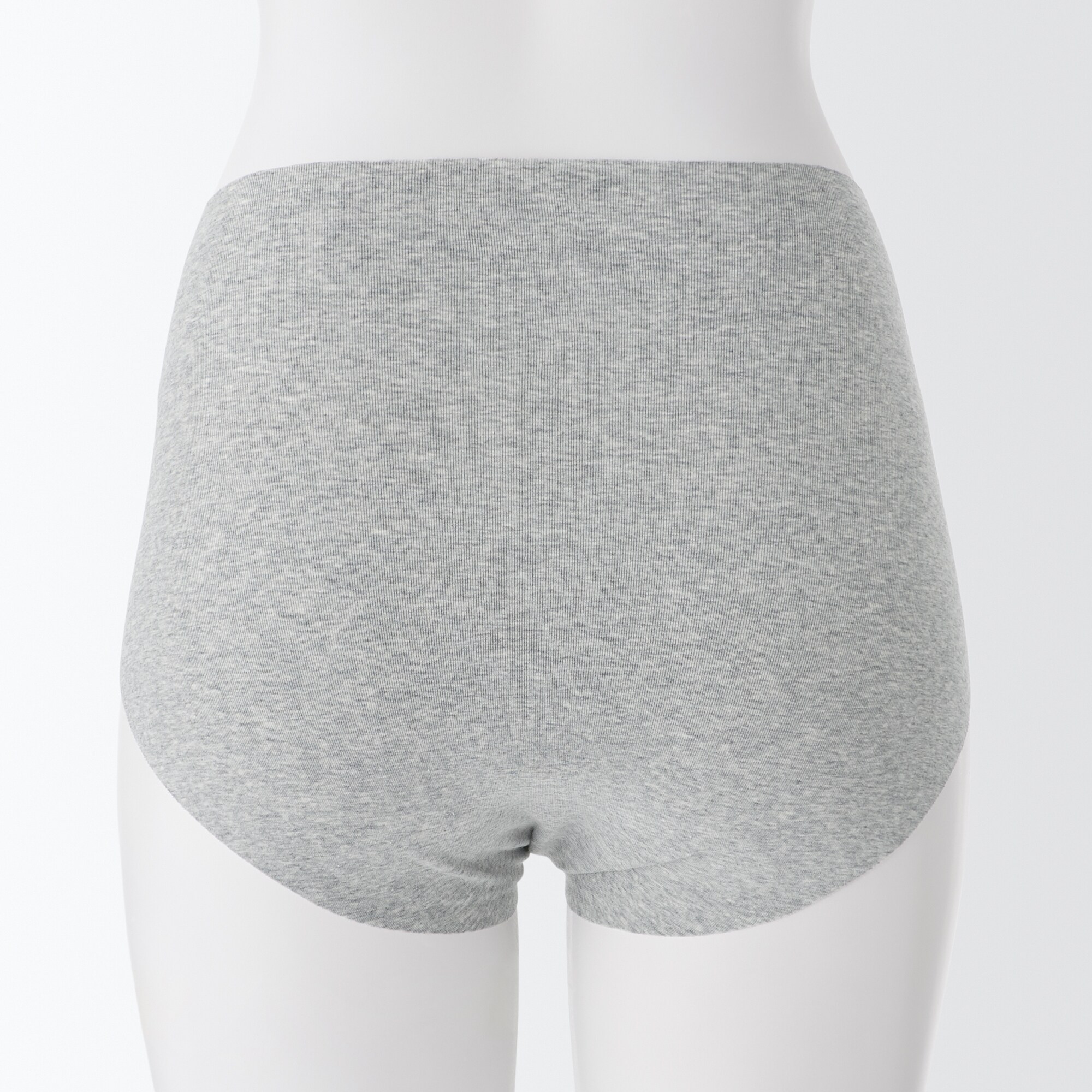 どこにも縫い目がないサニタリーショーツ