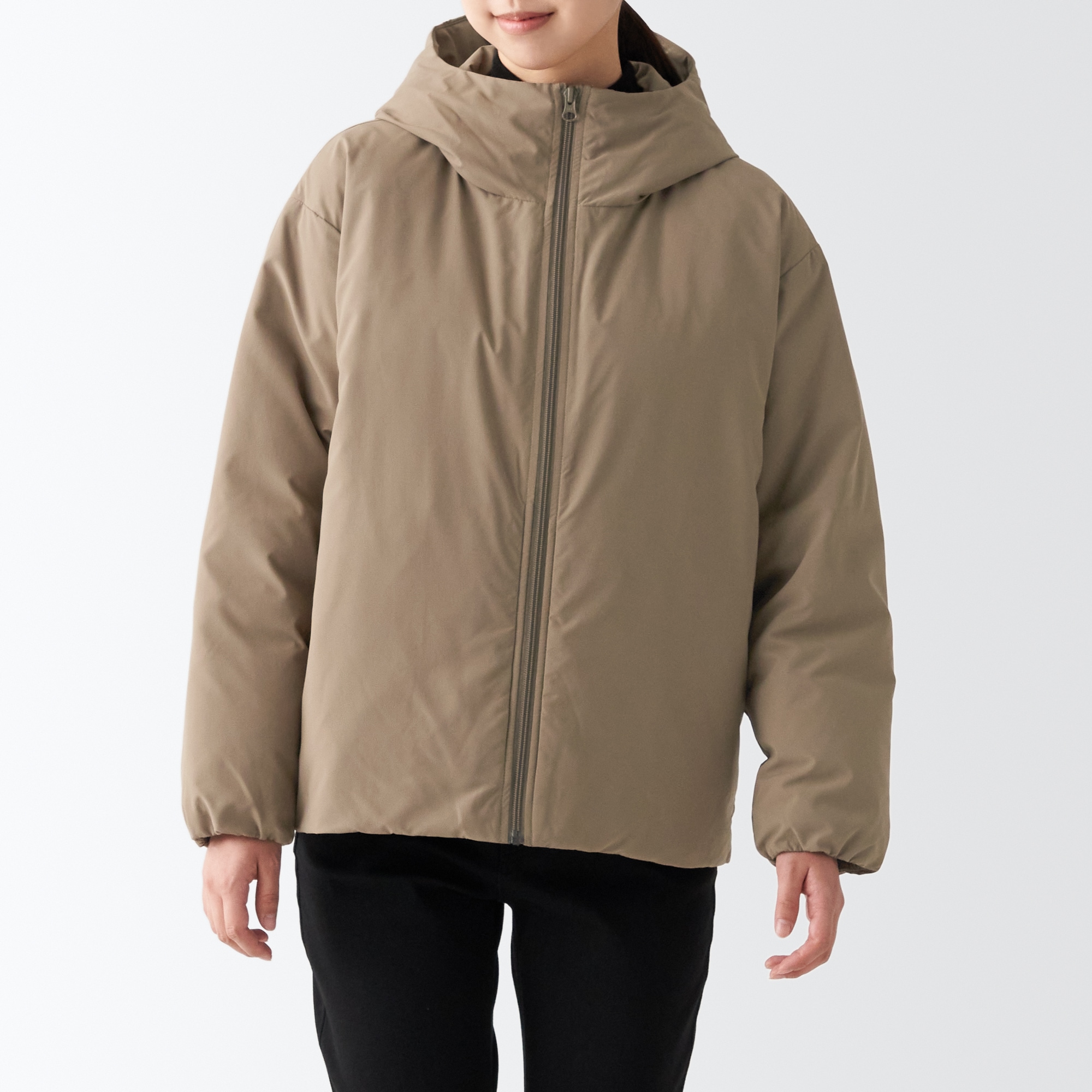 再生ポリエステル水を弾くダウンジャケット