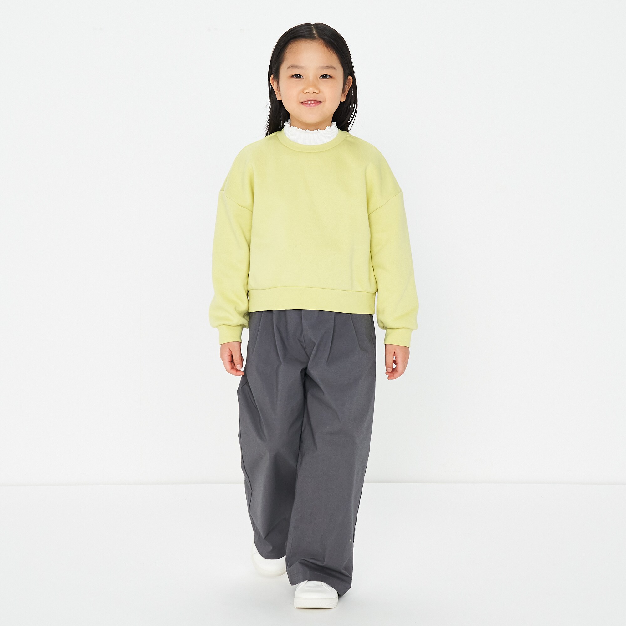 キッズ　ショート丈スウェットシャツ