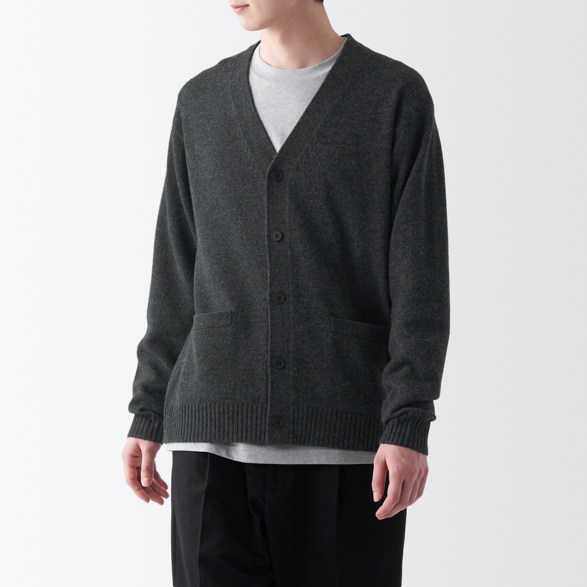 洗えるウールミドルゲージＶネックカーディガン