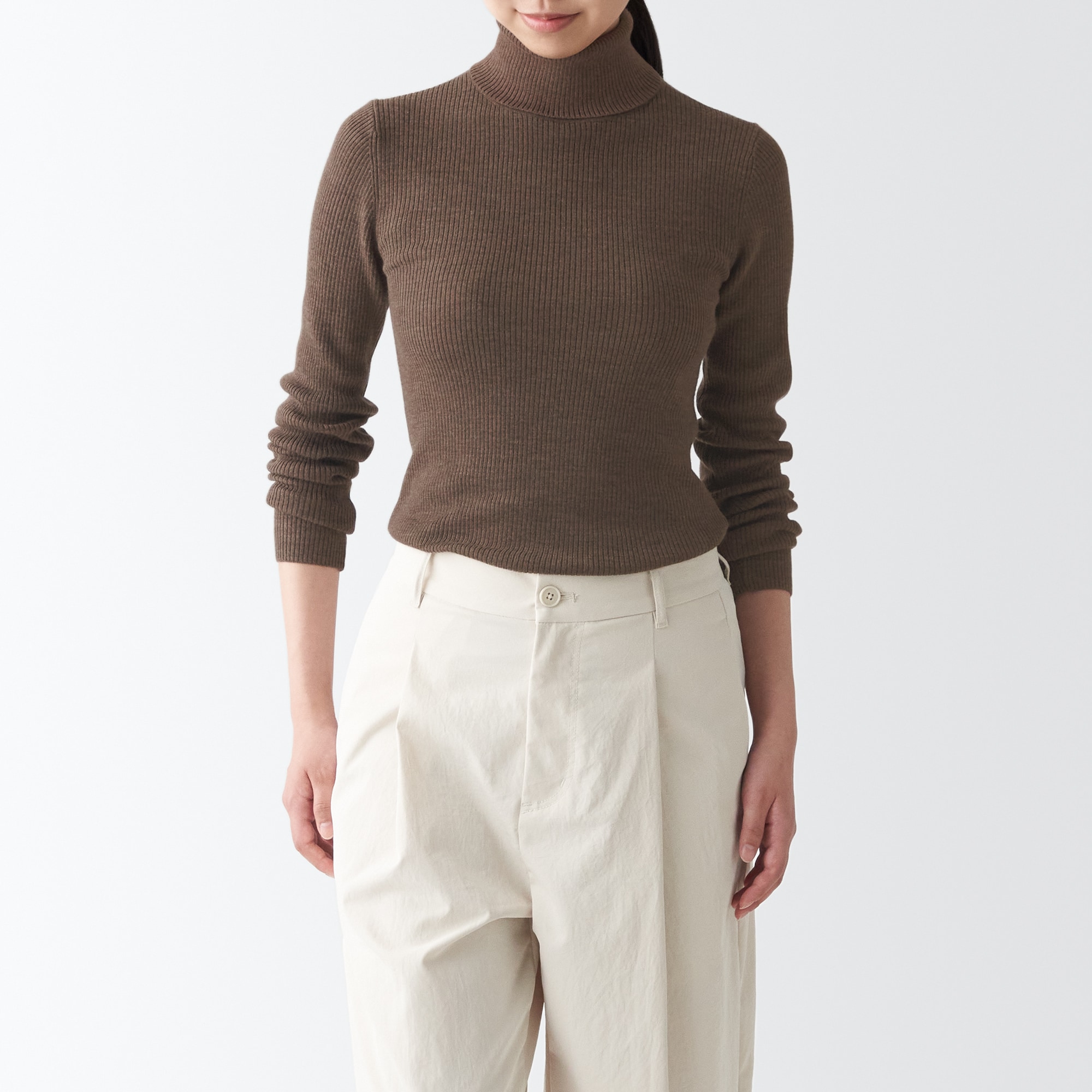 首のチクチクを抑えたリブ　タートルネック洗えるセーター（数量限定）