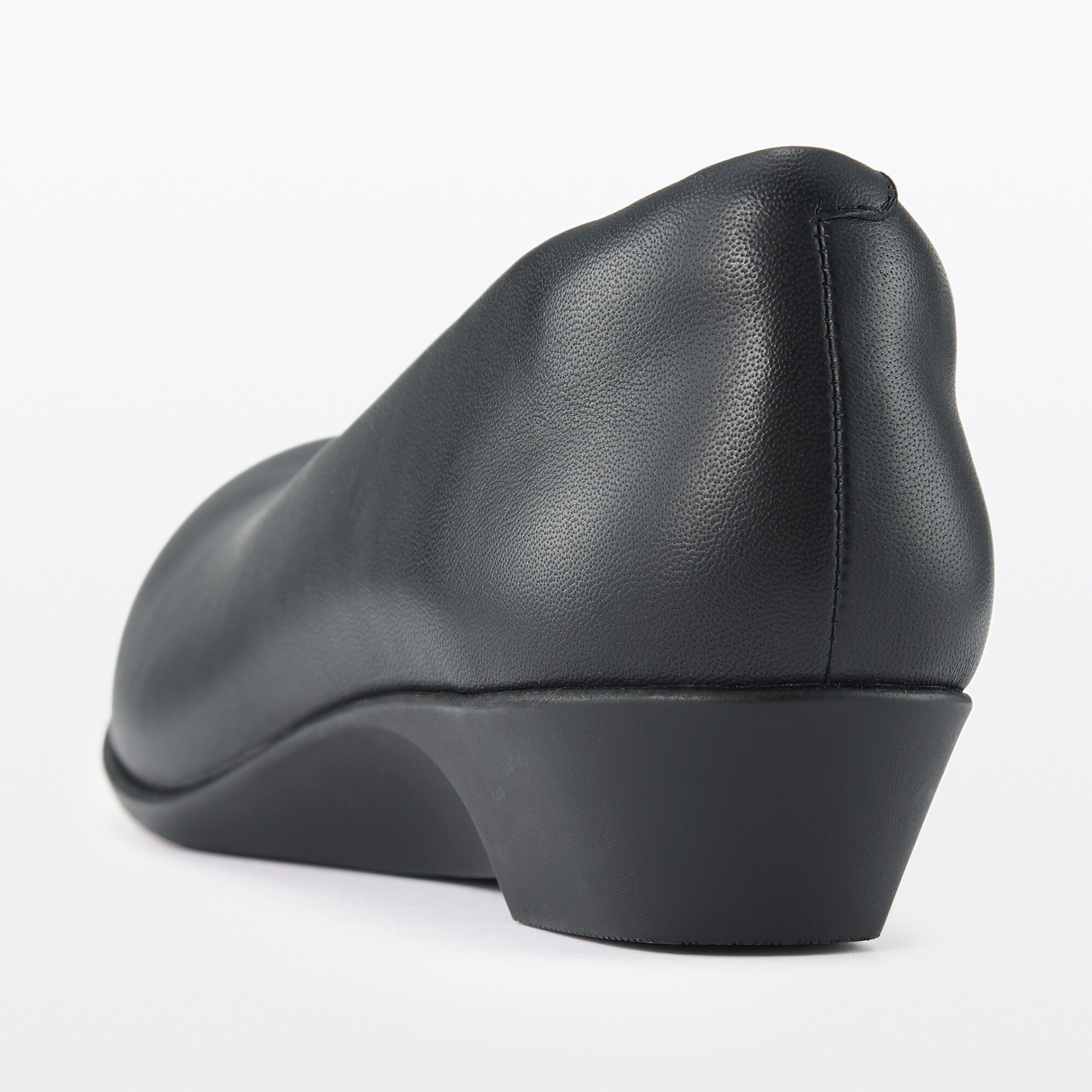 疲れにくい　レザーパンプス