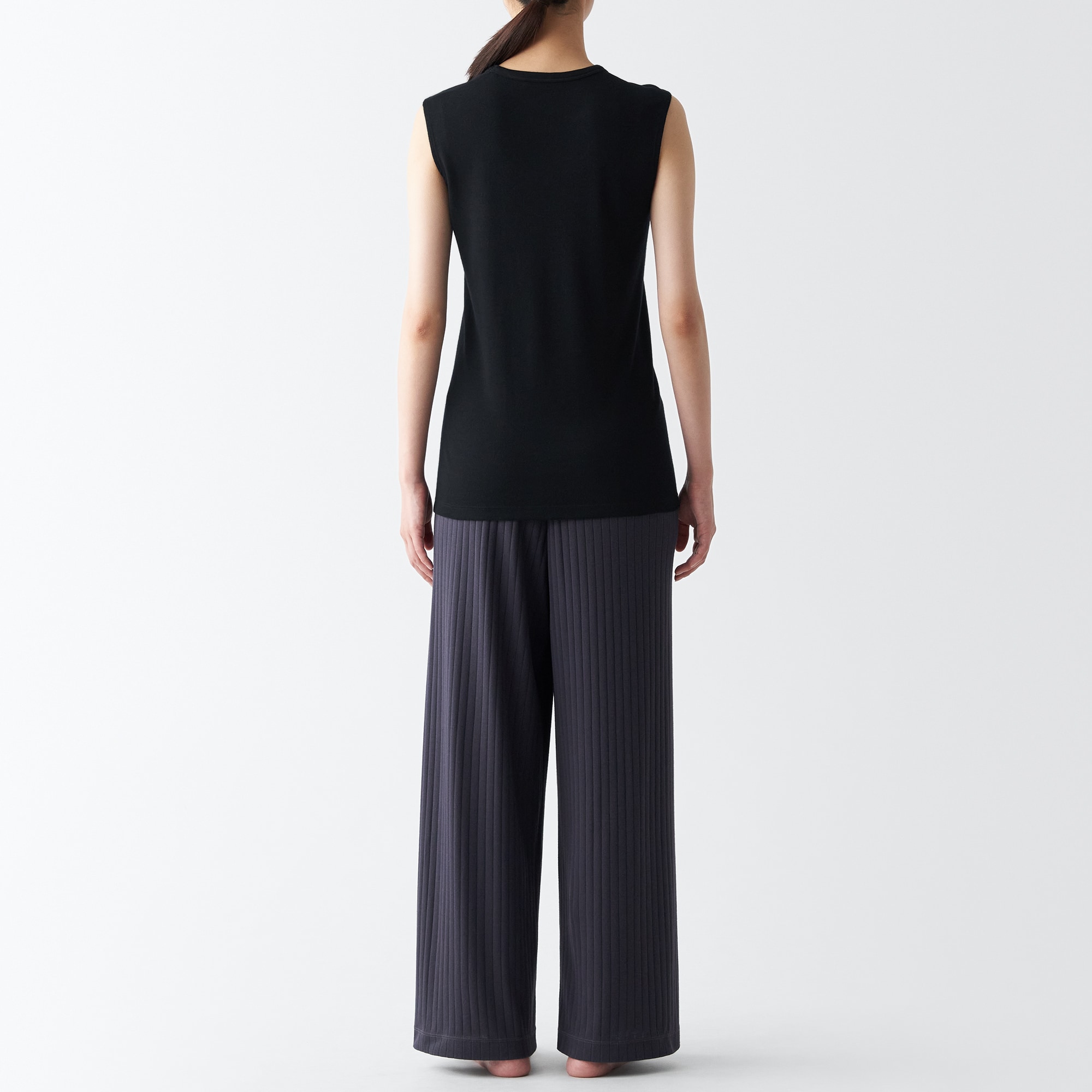 ウールスリーブレスＴシャツ