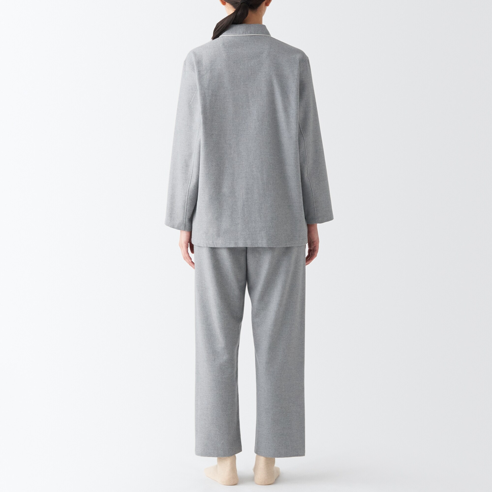 【両面起毛で温かい】脇に縫い目のない　フランネルパジャマ（旧仕様：丸襟タイプ・お尻ポケットなし）