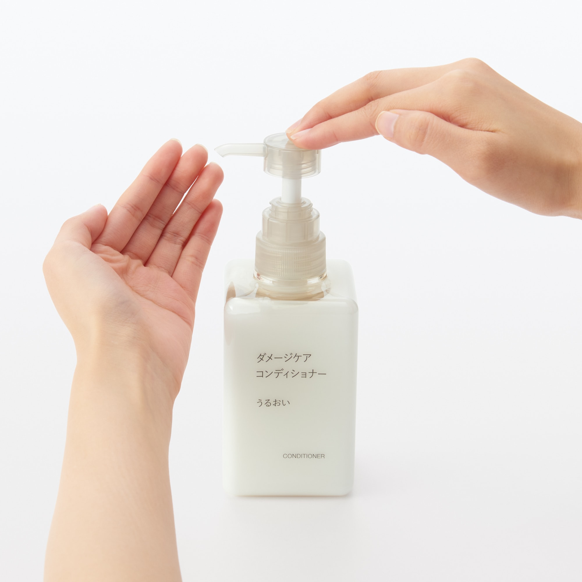 ダメージケアコンディショナー　うるおい　４００ｇ